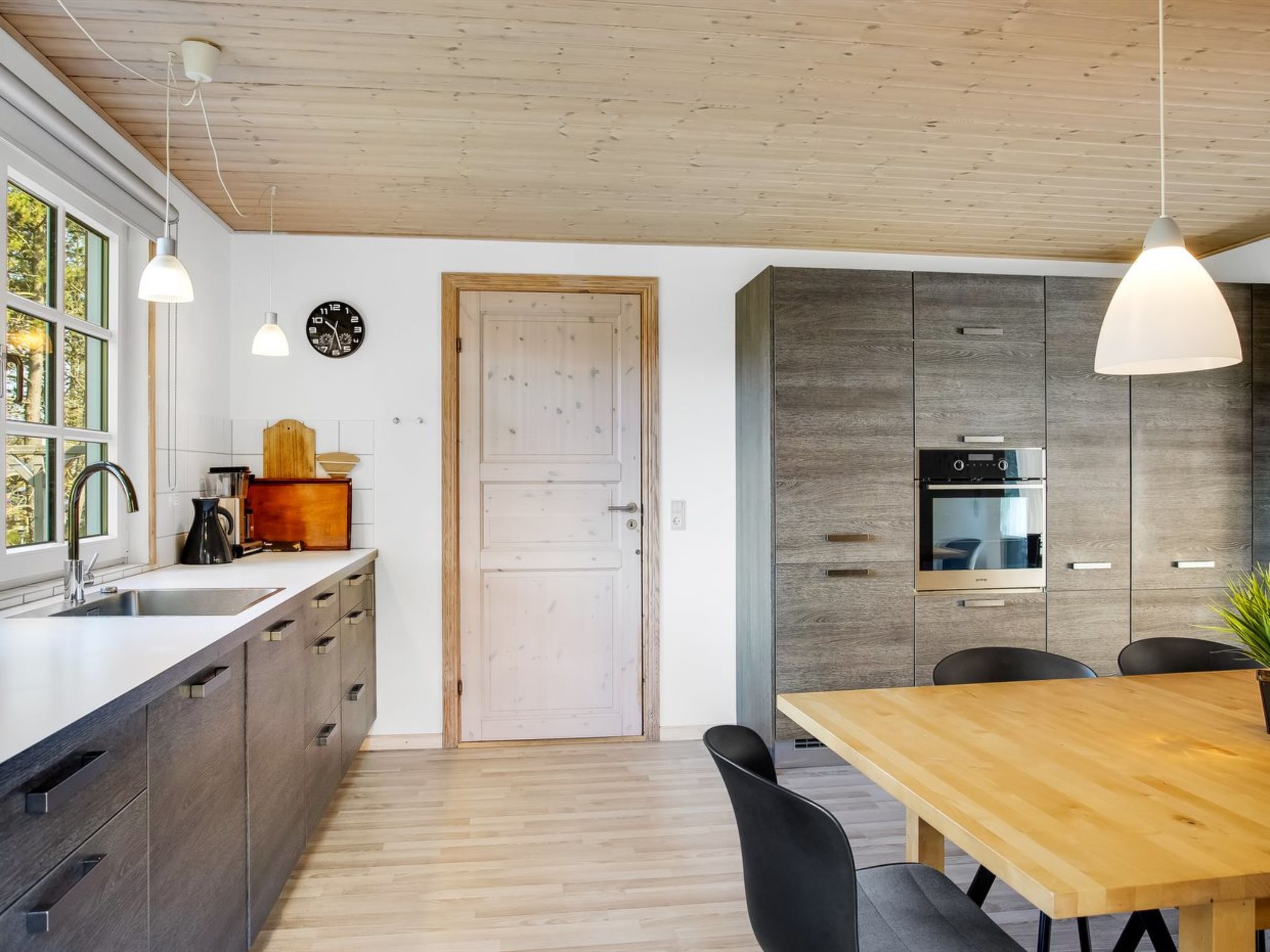 "Laila" - 1.2km from the sea - Binnen