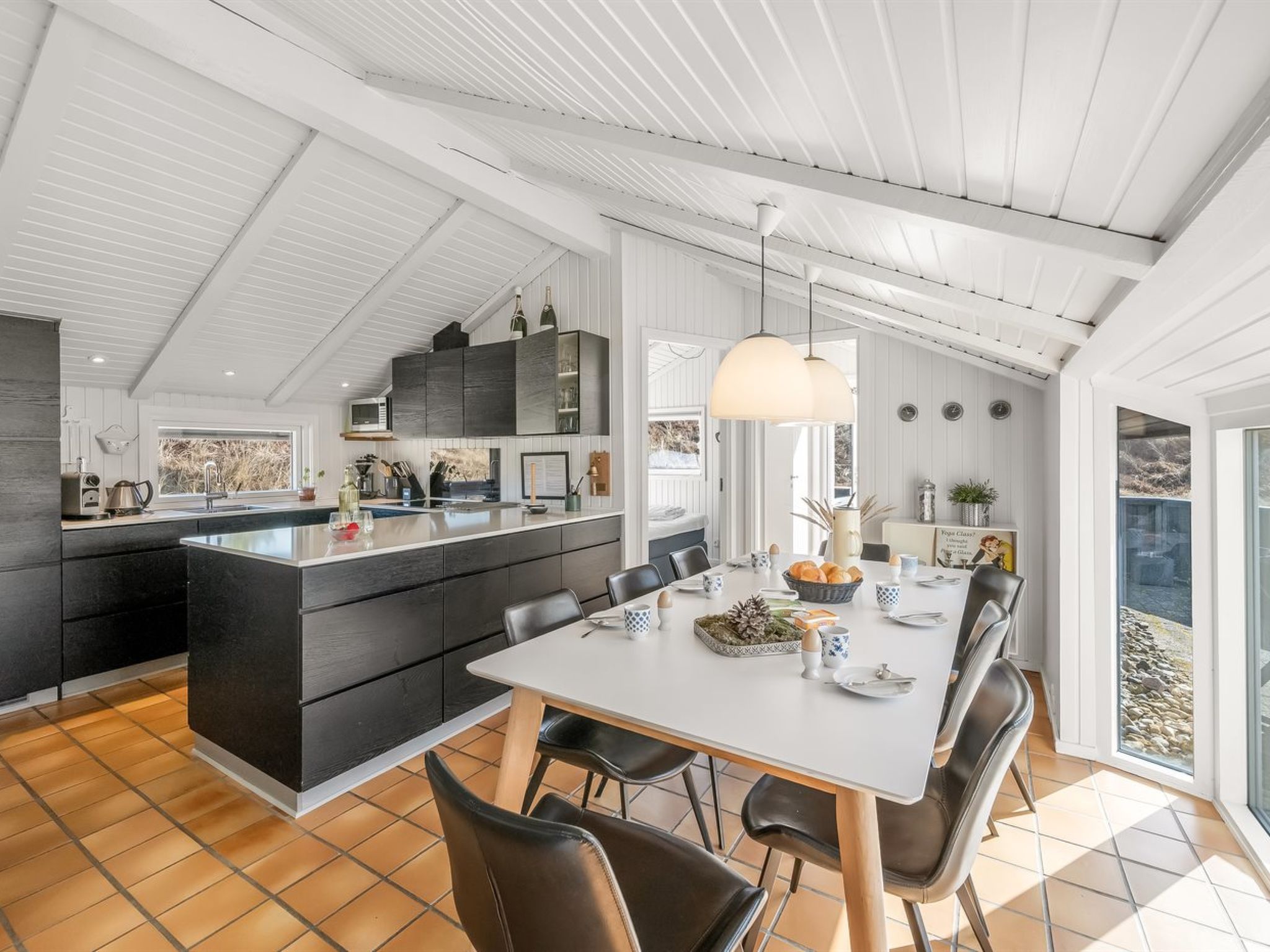 "Emin" - 700m from the sea - Binnen