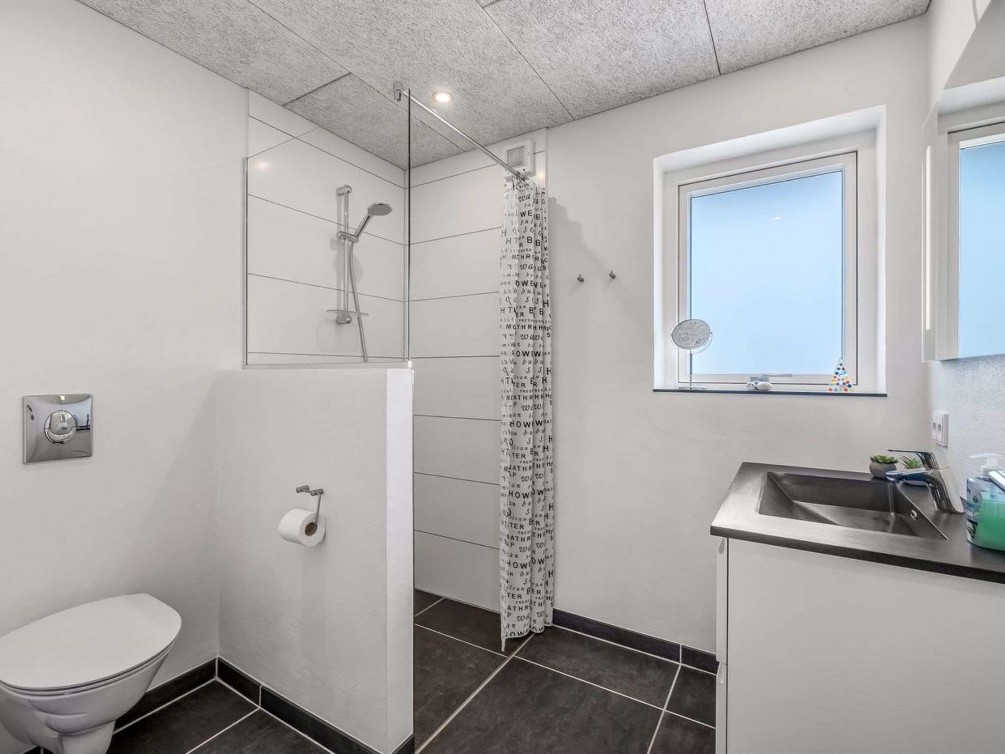 "Lavrans" - 2.5km from the sea - Binnen