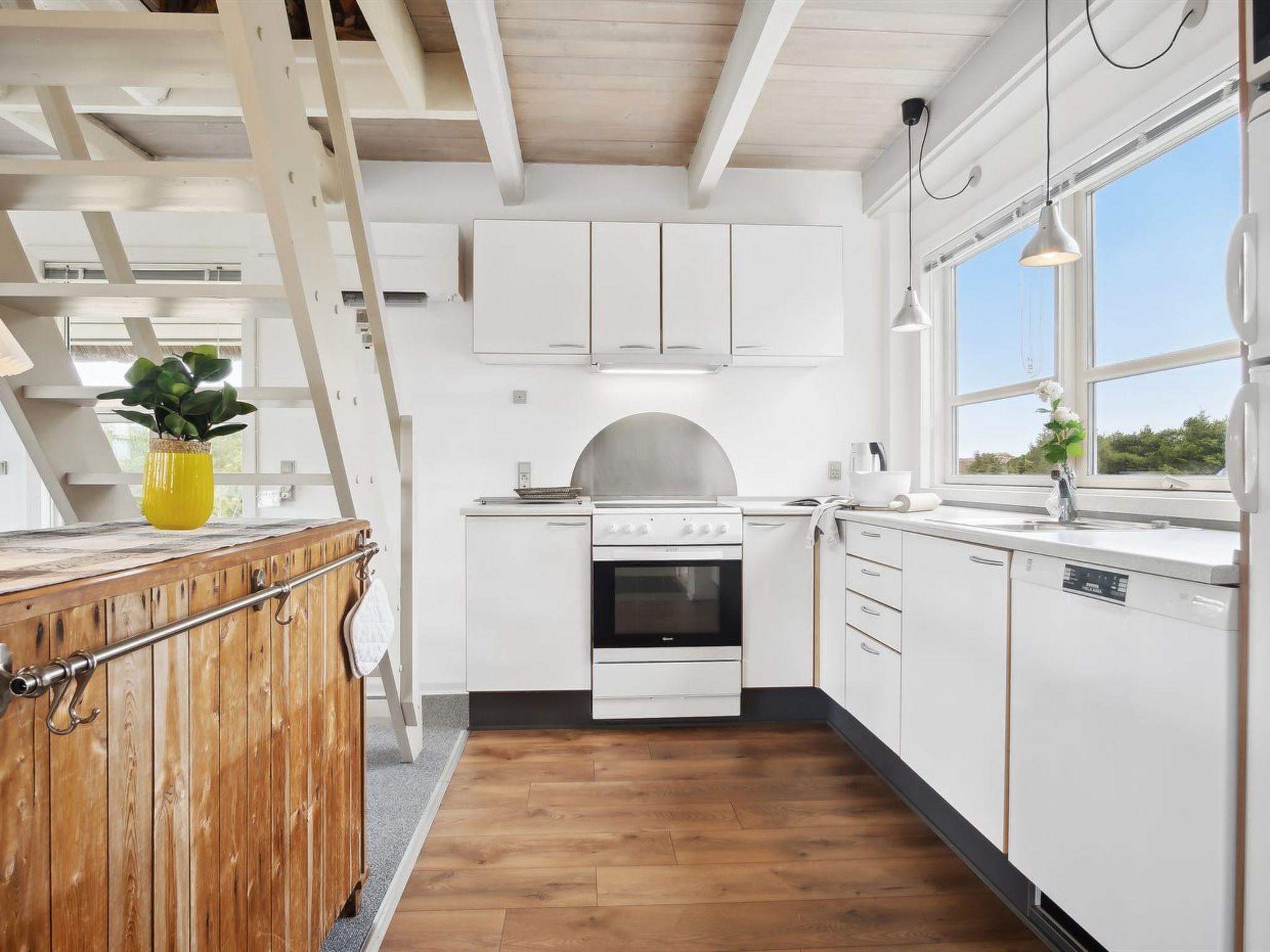 "Andrine" - 700m from the sea - Binnen