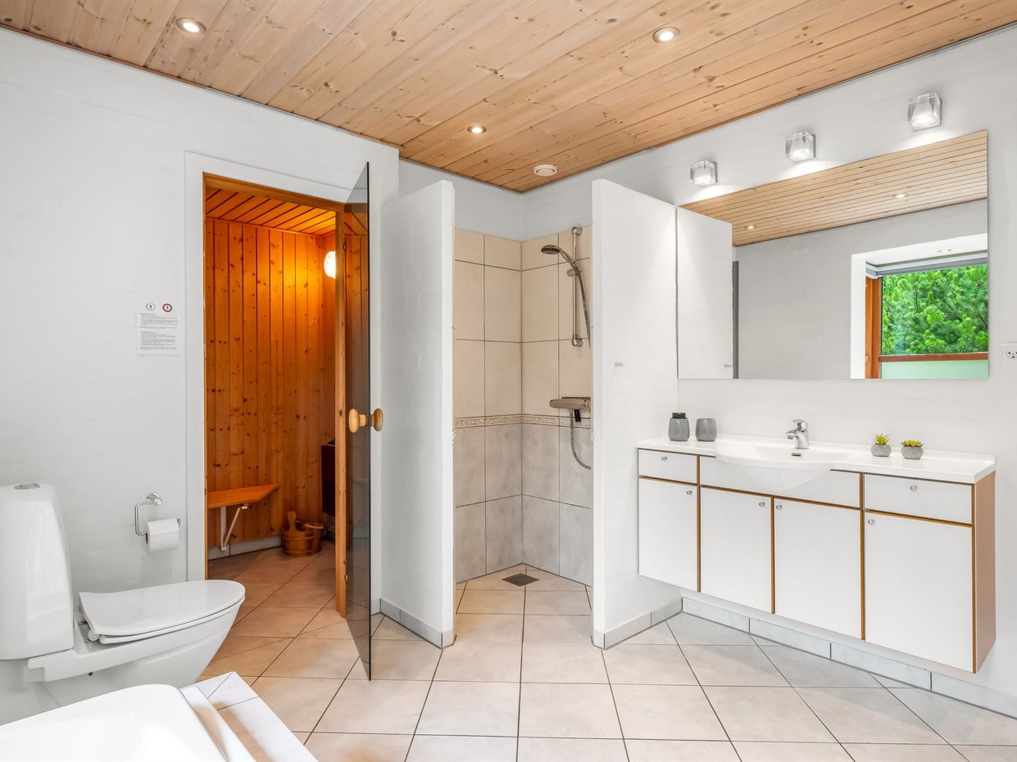"Thormar" - 1.5km from the sea-Drinnen
