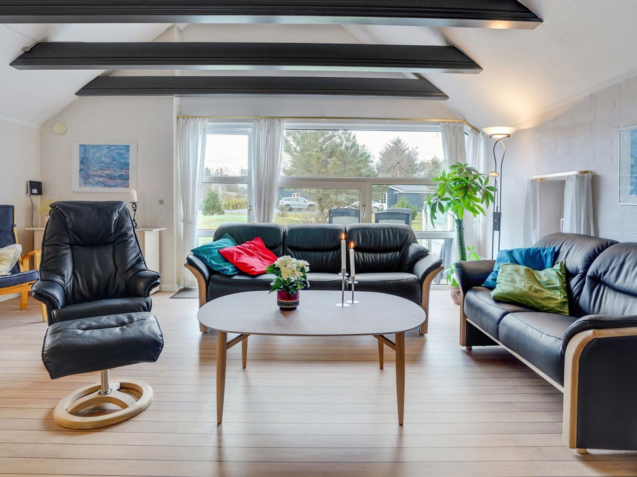 "Swening" - 2.1km from the sea - Binnen