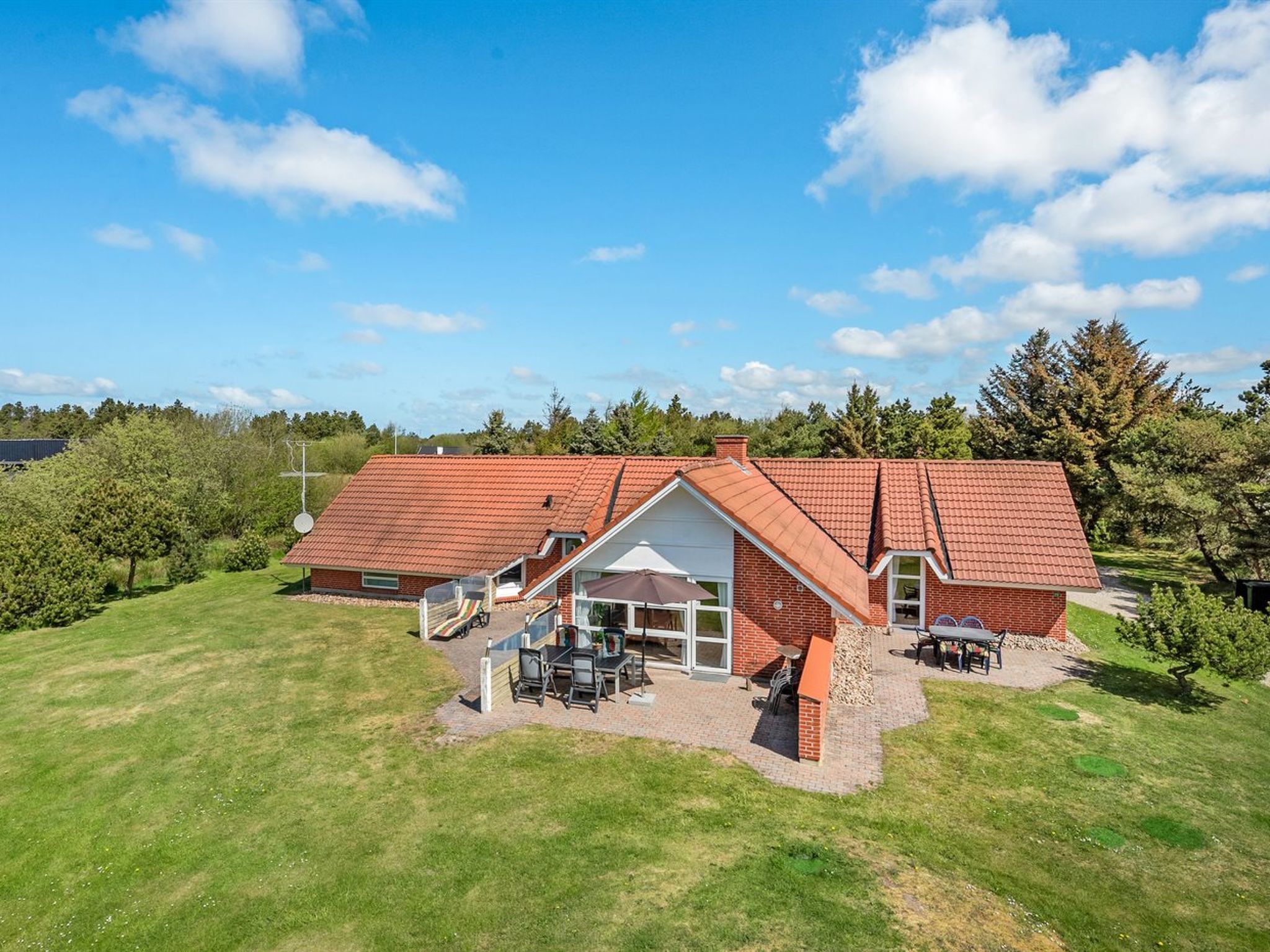 "Swening" - 2.1km from the sea - Buiten