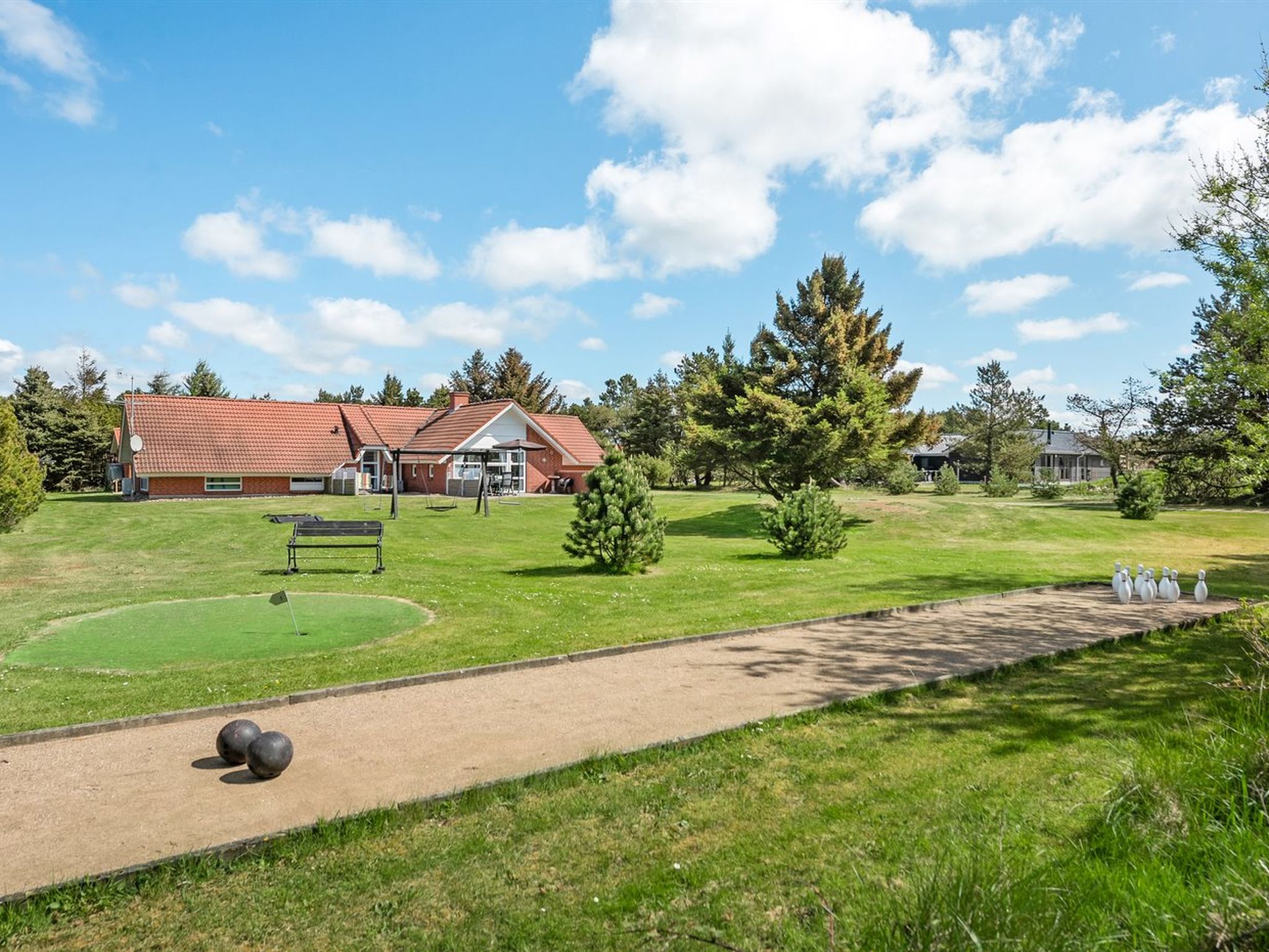"Swening" - 2.1km from the sea - Buiten