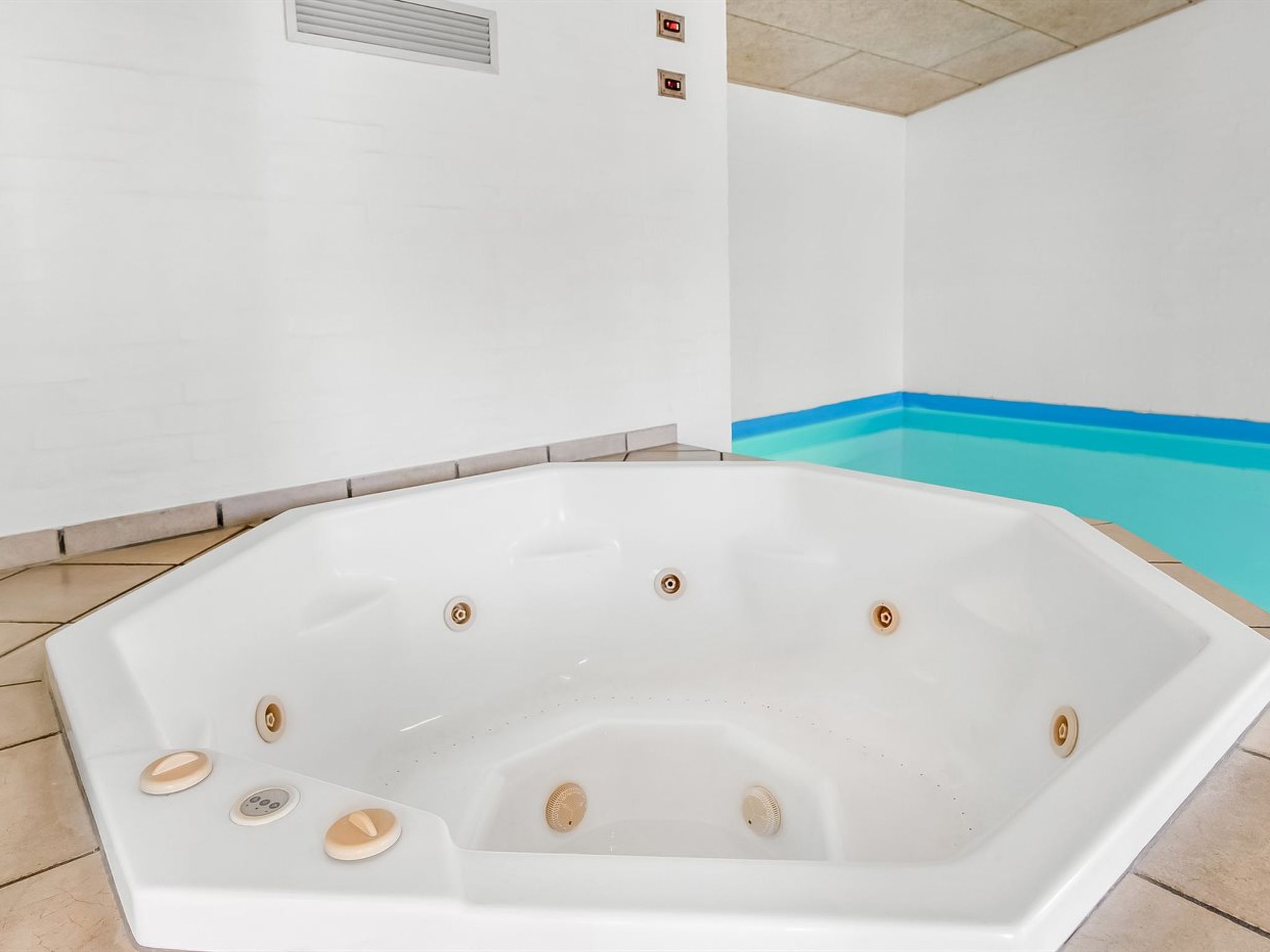 "Alfrida" - 1.5km from the sea - Binnen