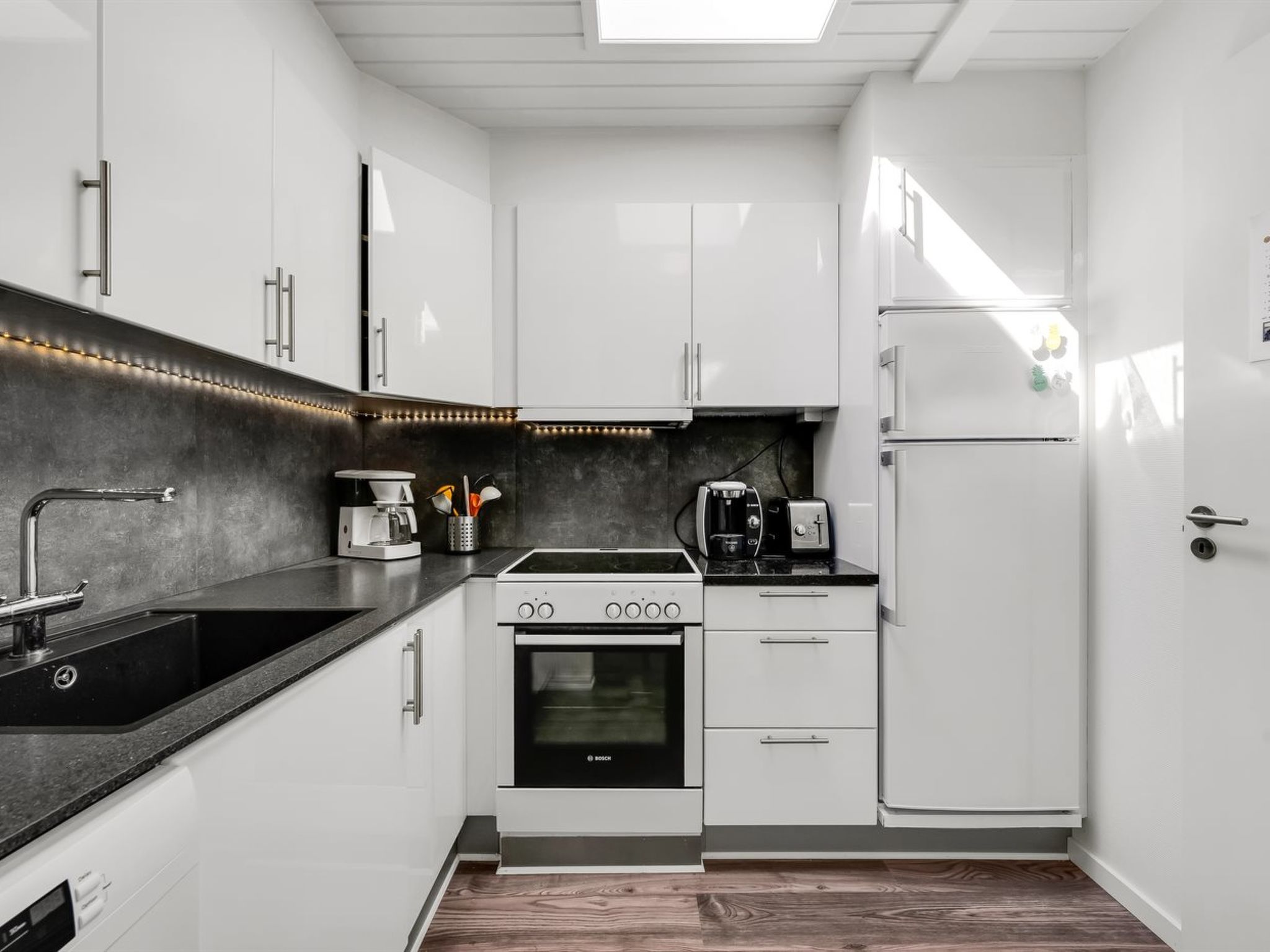 "Clemence" - 900m from the sea - Binnen