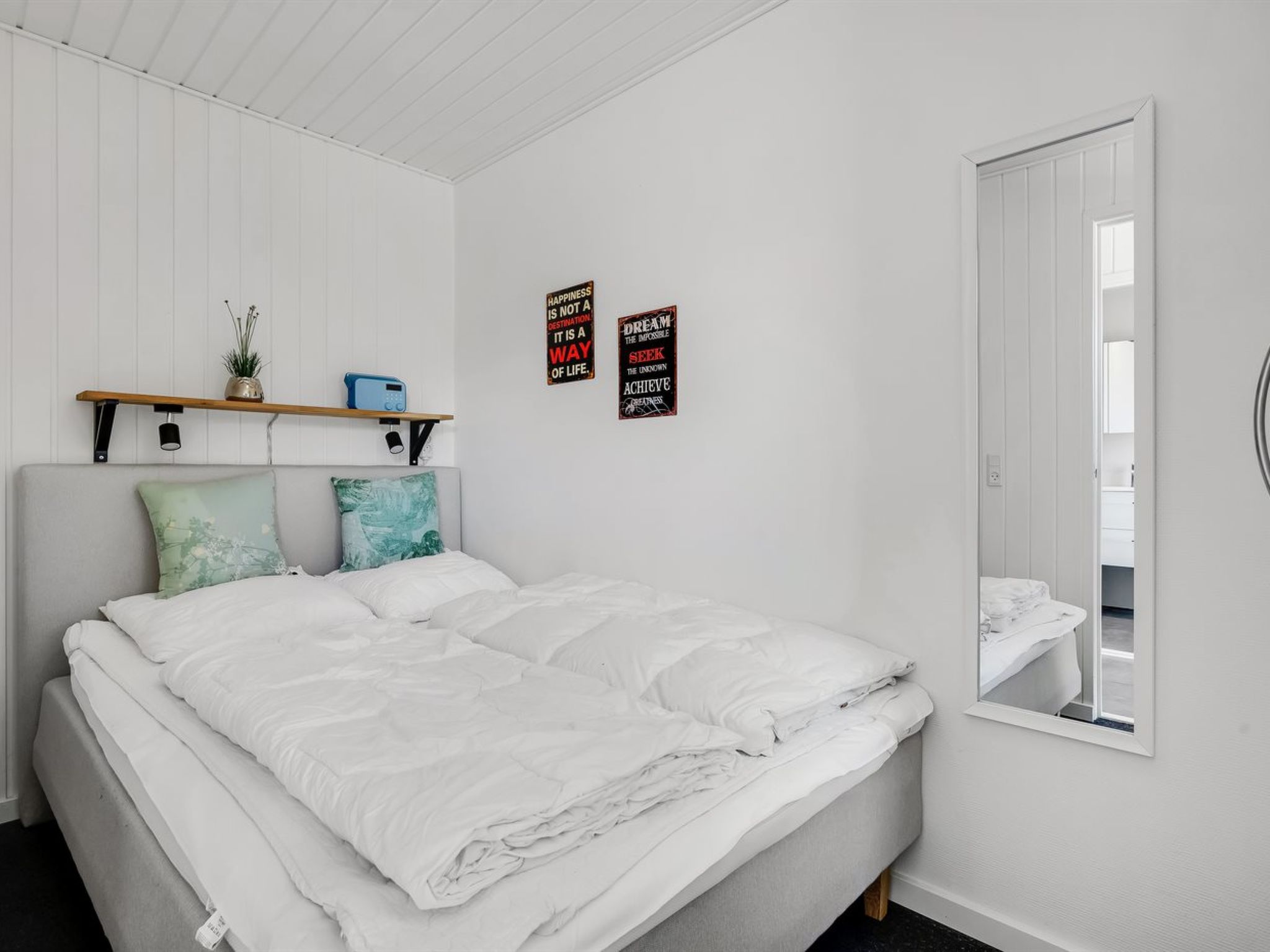 "Clemence" - 900m from the sea - Binnen
