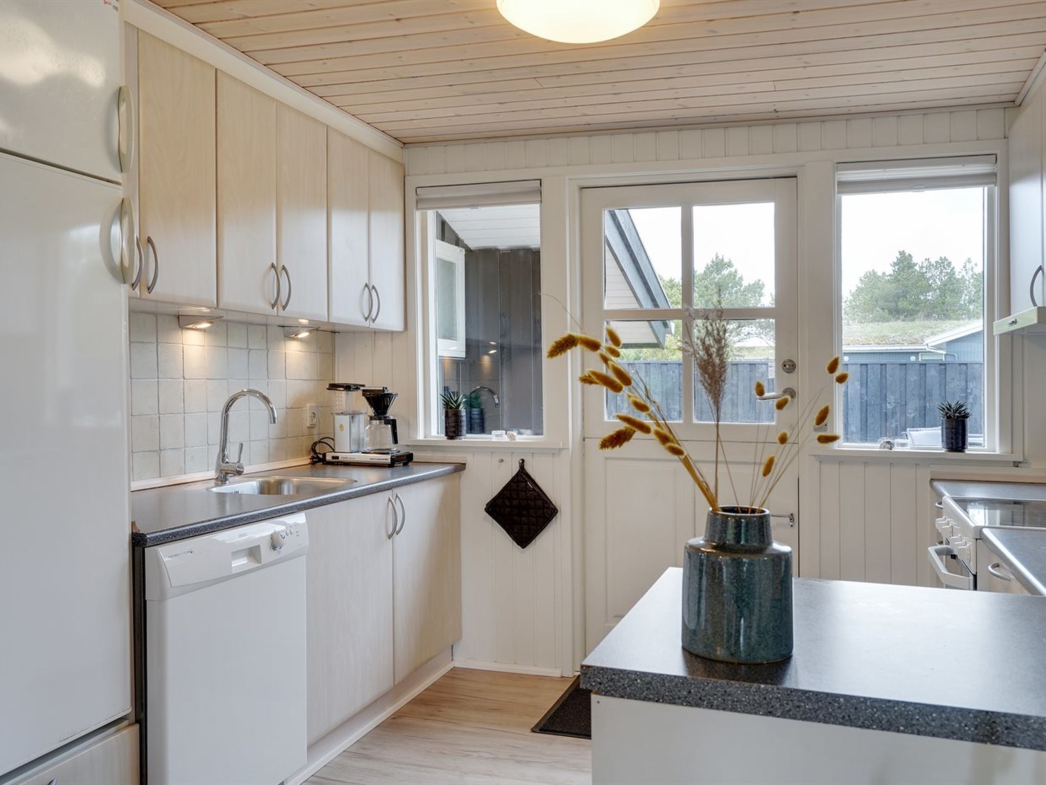 "Monja" - 2.2km from the sea - Binnen