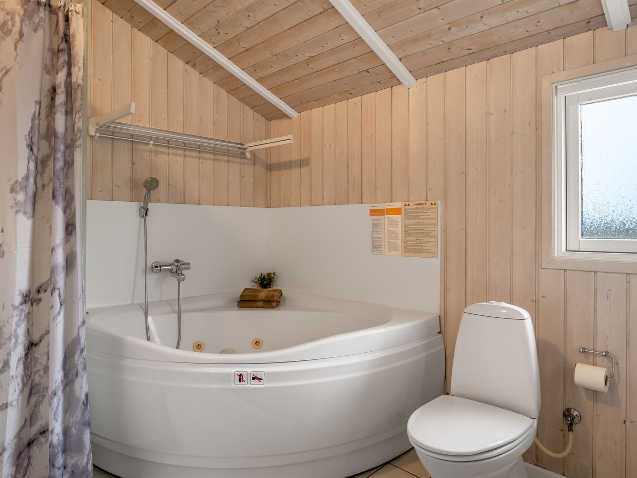 "Abiorn" - 2.5km from the sea - Binnen