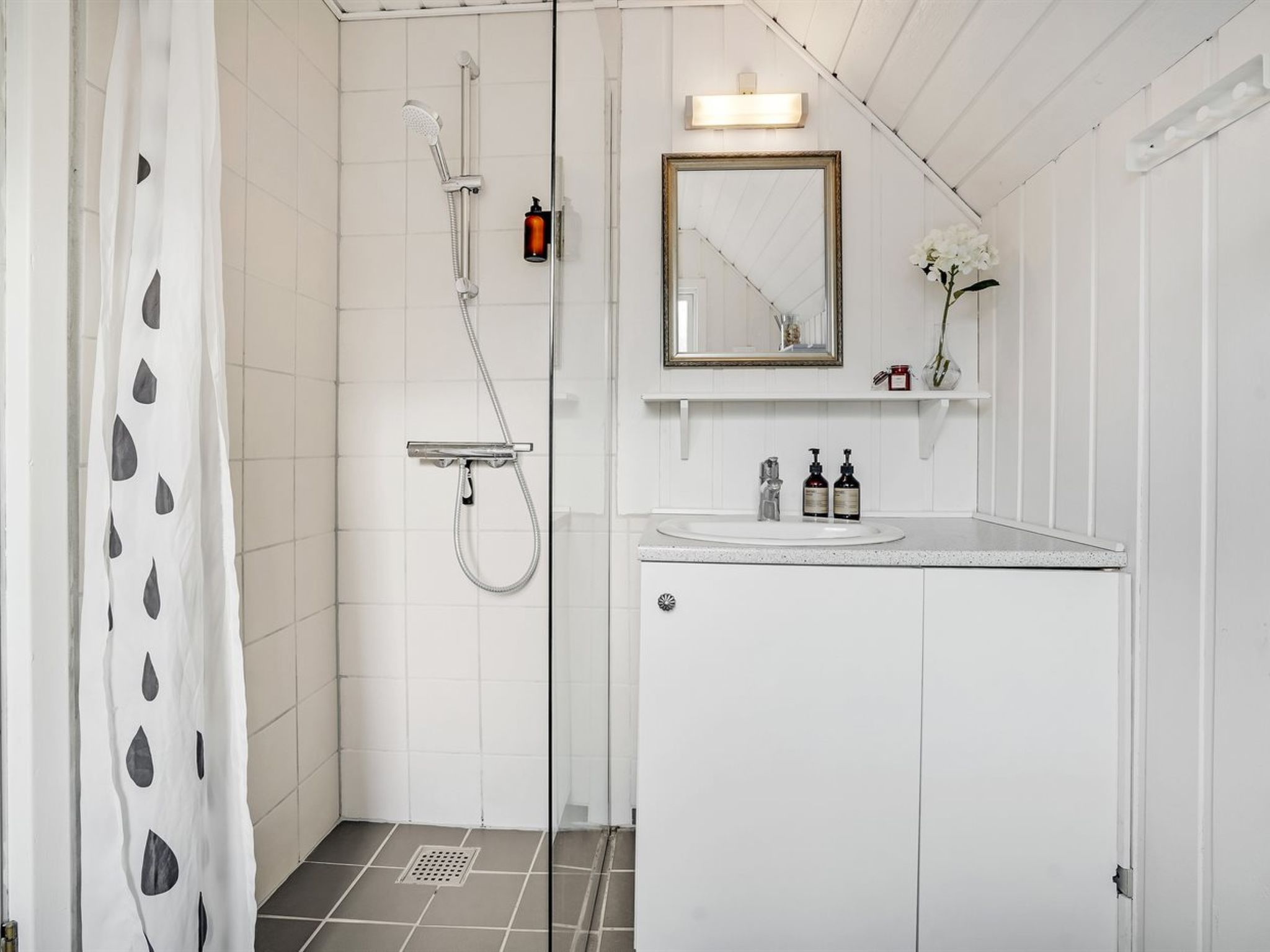 "Edvi" - 1.6km from the sea-Binnen