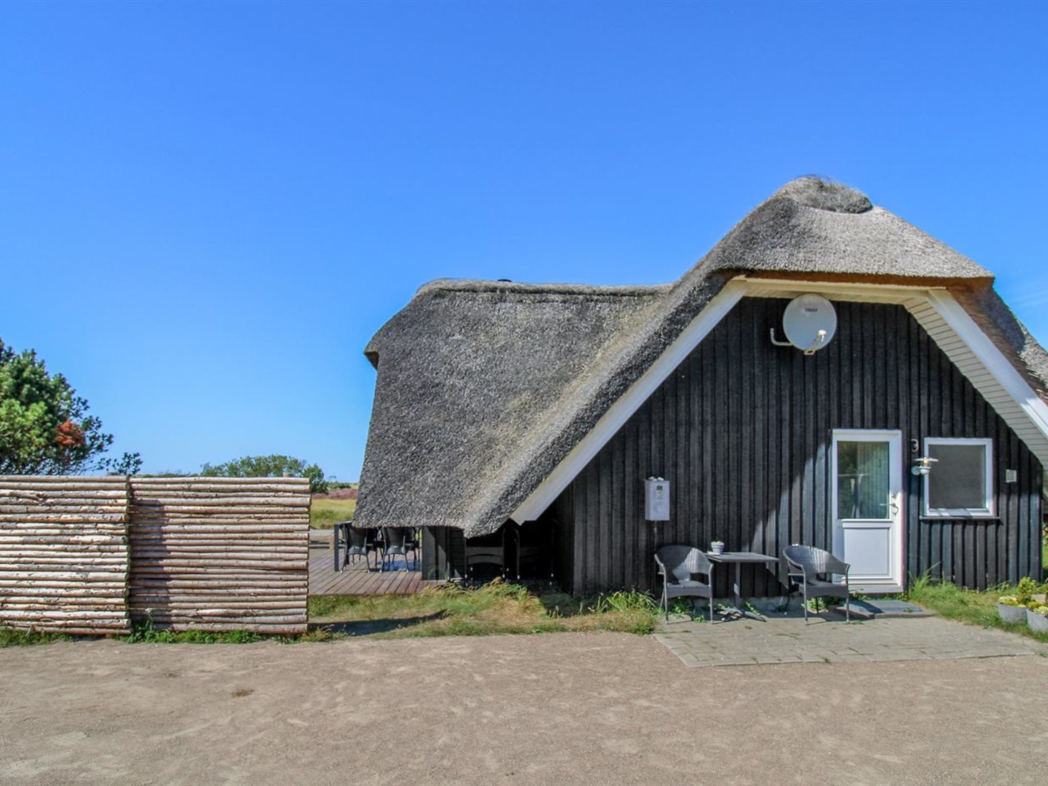 "Edvi" - 1.6km from the sea-Buiten