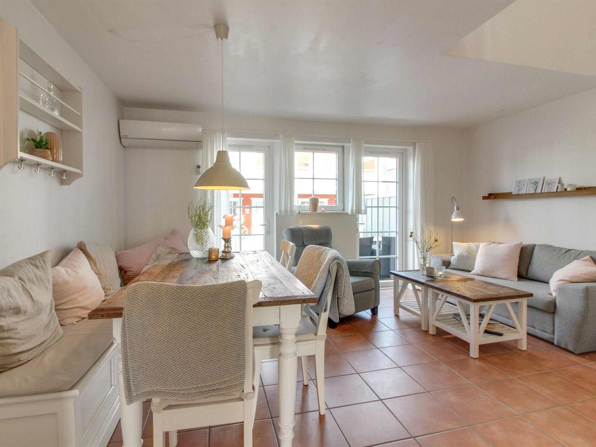 "Vinny" - 1.2km from the sea-Drinnen
