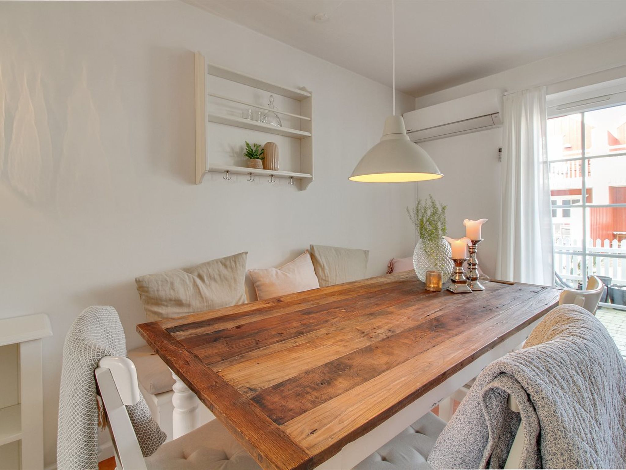 "Vinny" - 1.2km from the sea-Drinnen