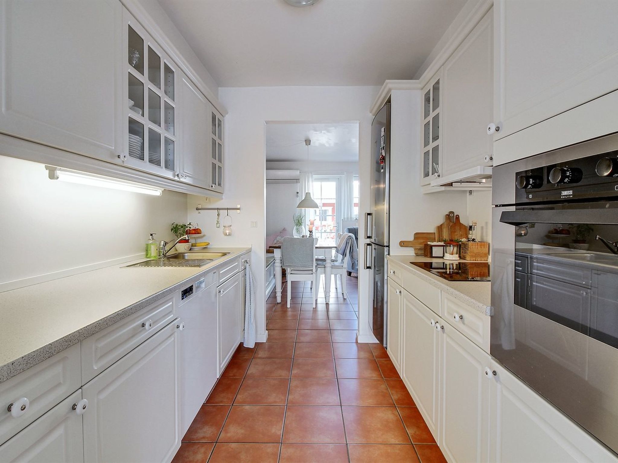 "Vinny" - 1.2km from the sea-Drinnen