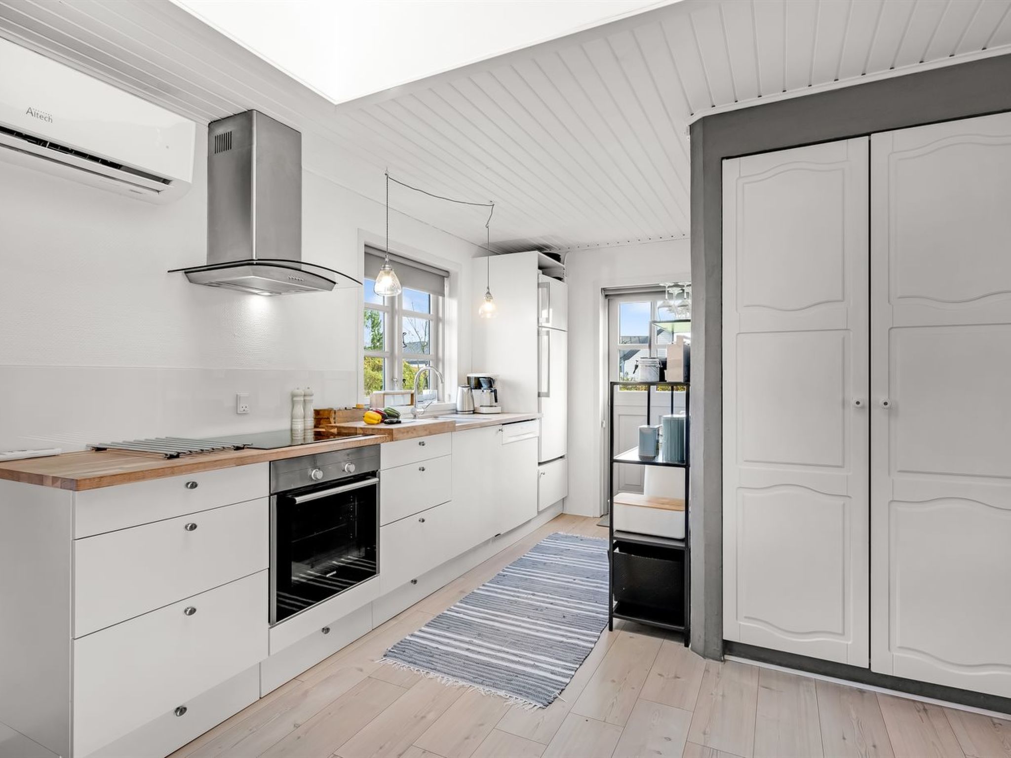 "Agni" - 800m from the sea-Drinnen