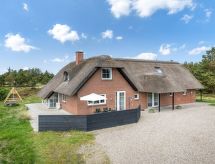 Ruim Deens vakantiehuis Vangel met whirlpool, sauna en biljart op 500m van zee - thumbnail 1
