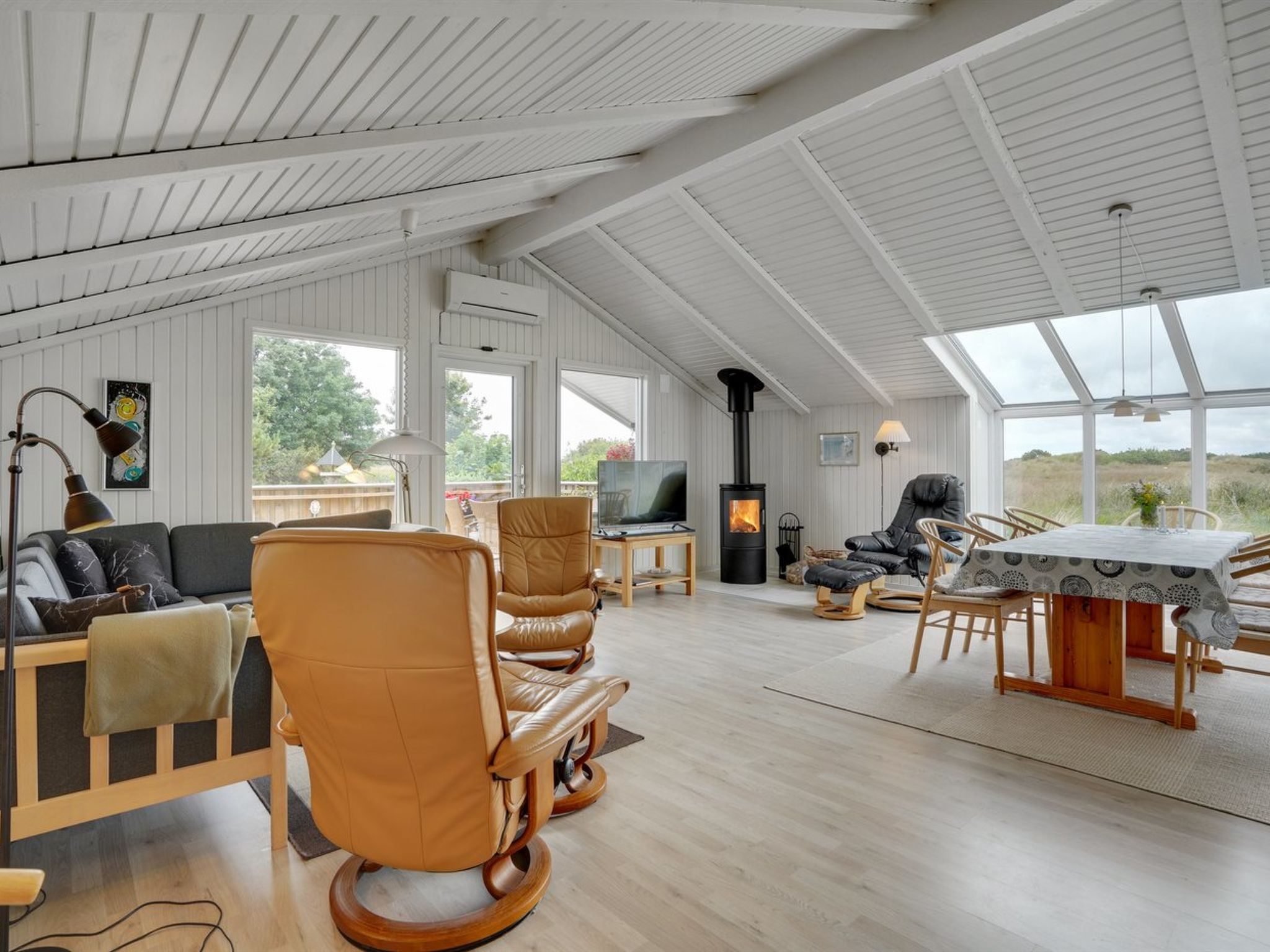 "Arlette" - 1.8km from the sea - Binnen