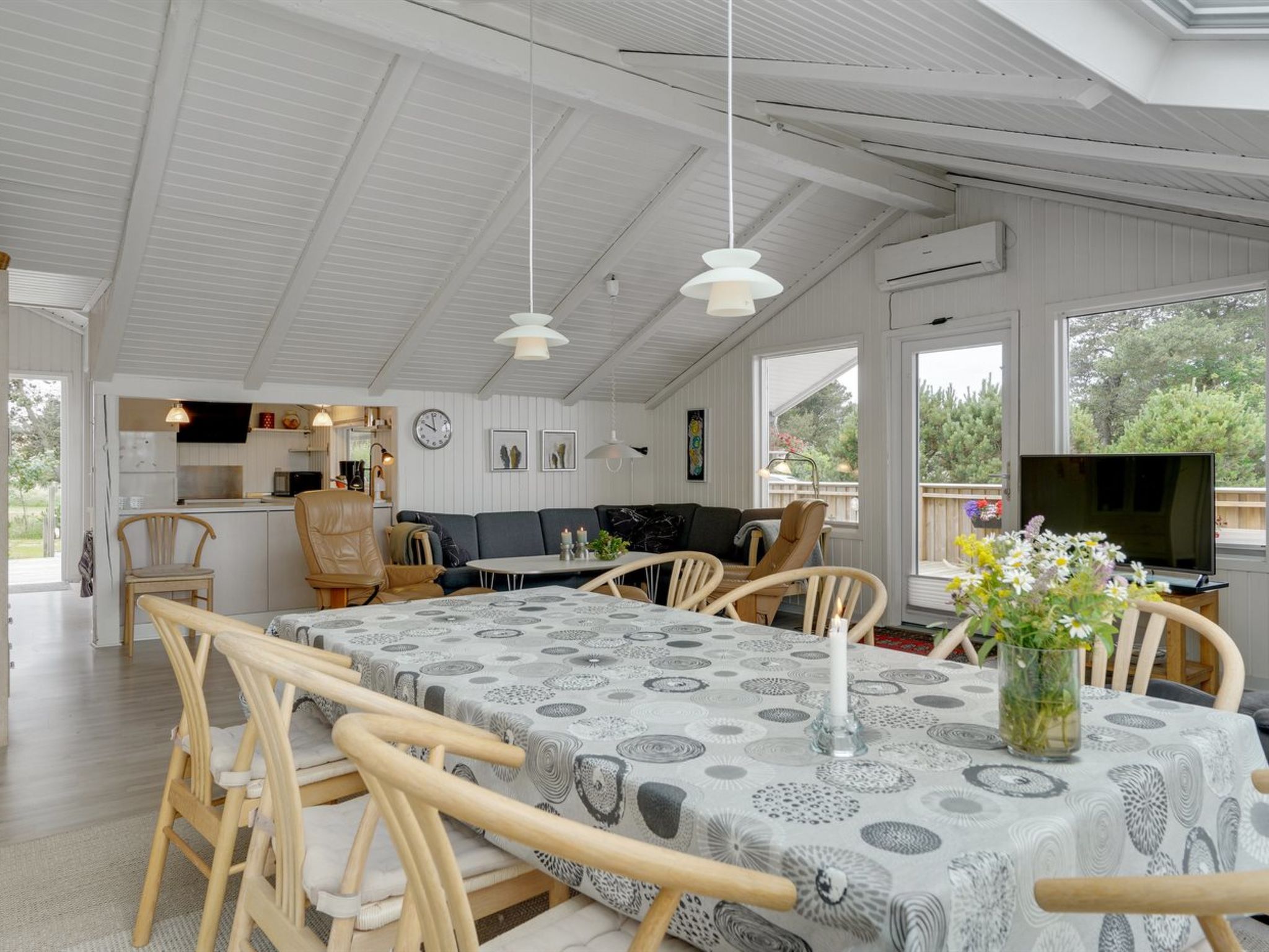 "Arlette" - 1.8km from the sea - Binnen