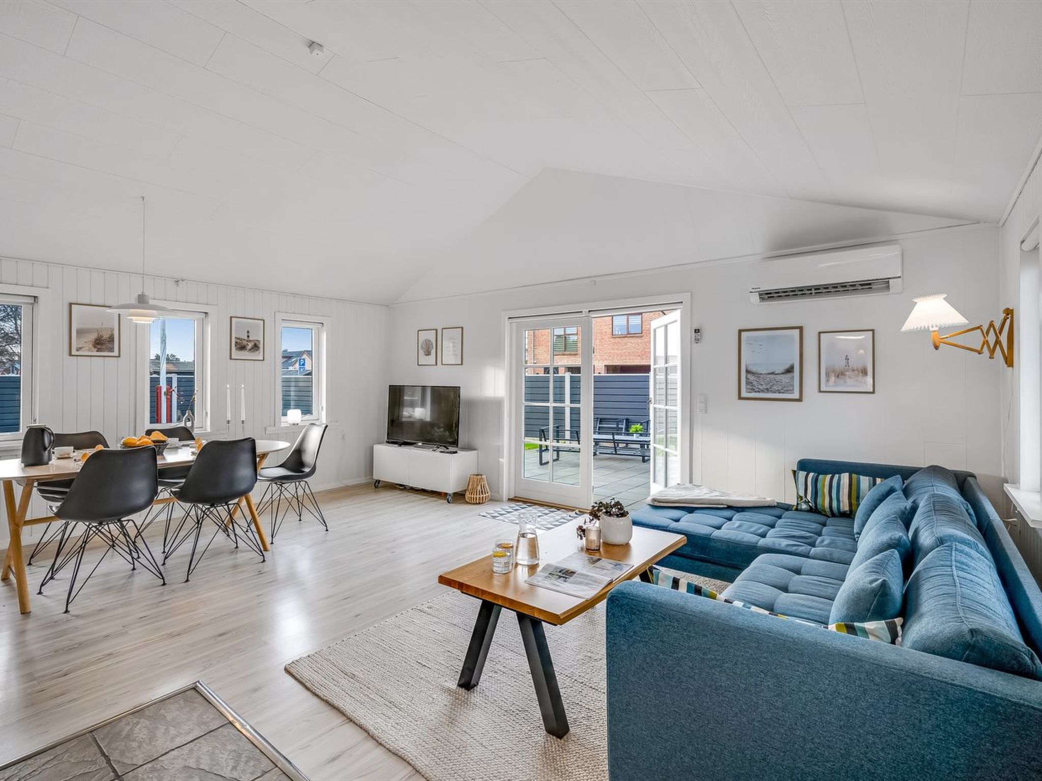 "Aila" - 1.4km from the sea-Inside