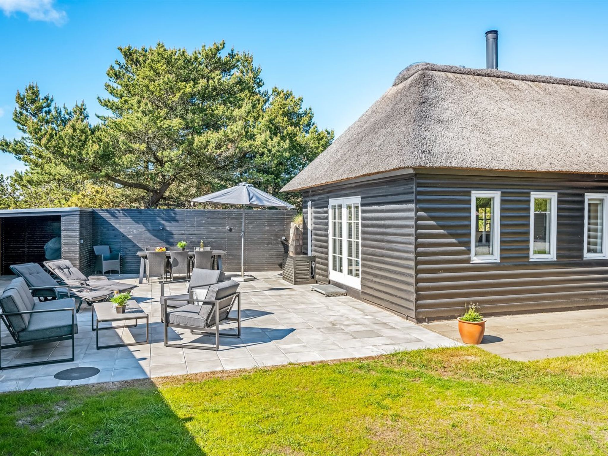 "Aila" - 1.4km from the sea-Dehors