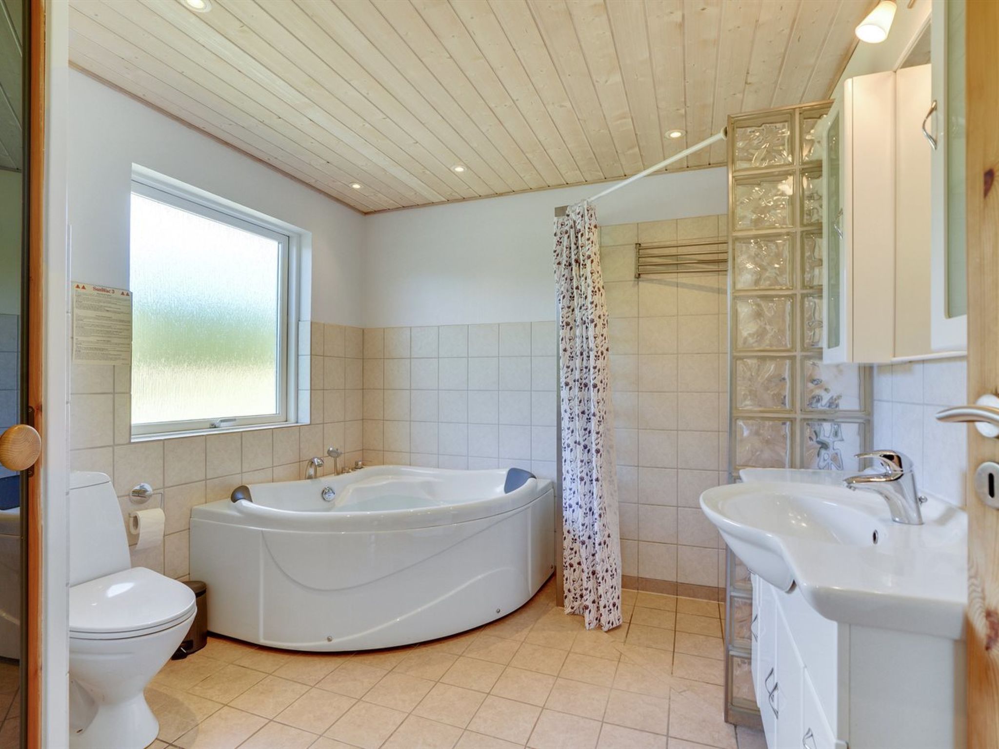 "Thorvor" - 1.5km from the sea - Binnen