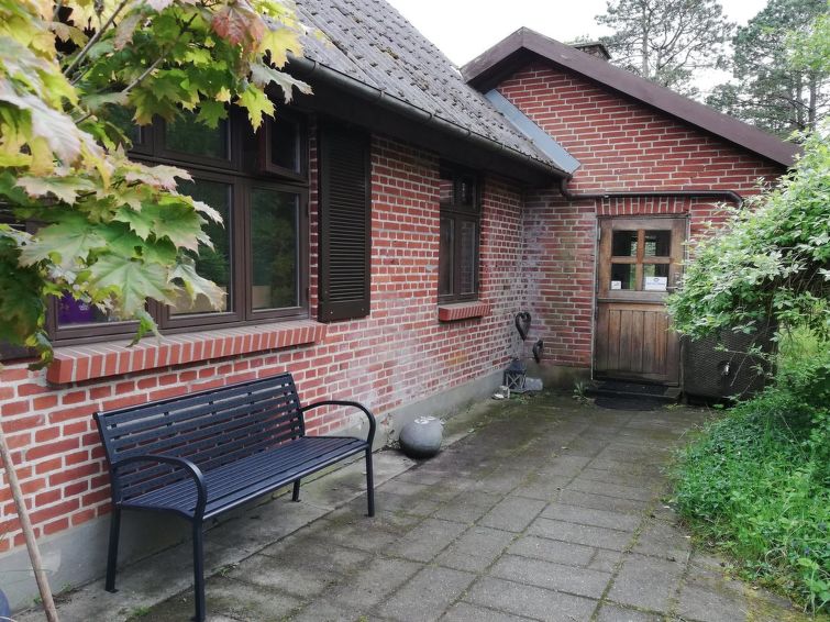 "Kolja" - 3km from the sea", appartement 27 m2. Het objekt is geschikt voor 2 volwassenen. Woonkamer met 1 2-pers bed, TV en radio. Keuken (oven, 4 keramische glas kookplaten, magnetron). Douche/WC. T..