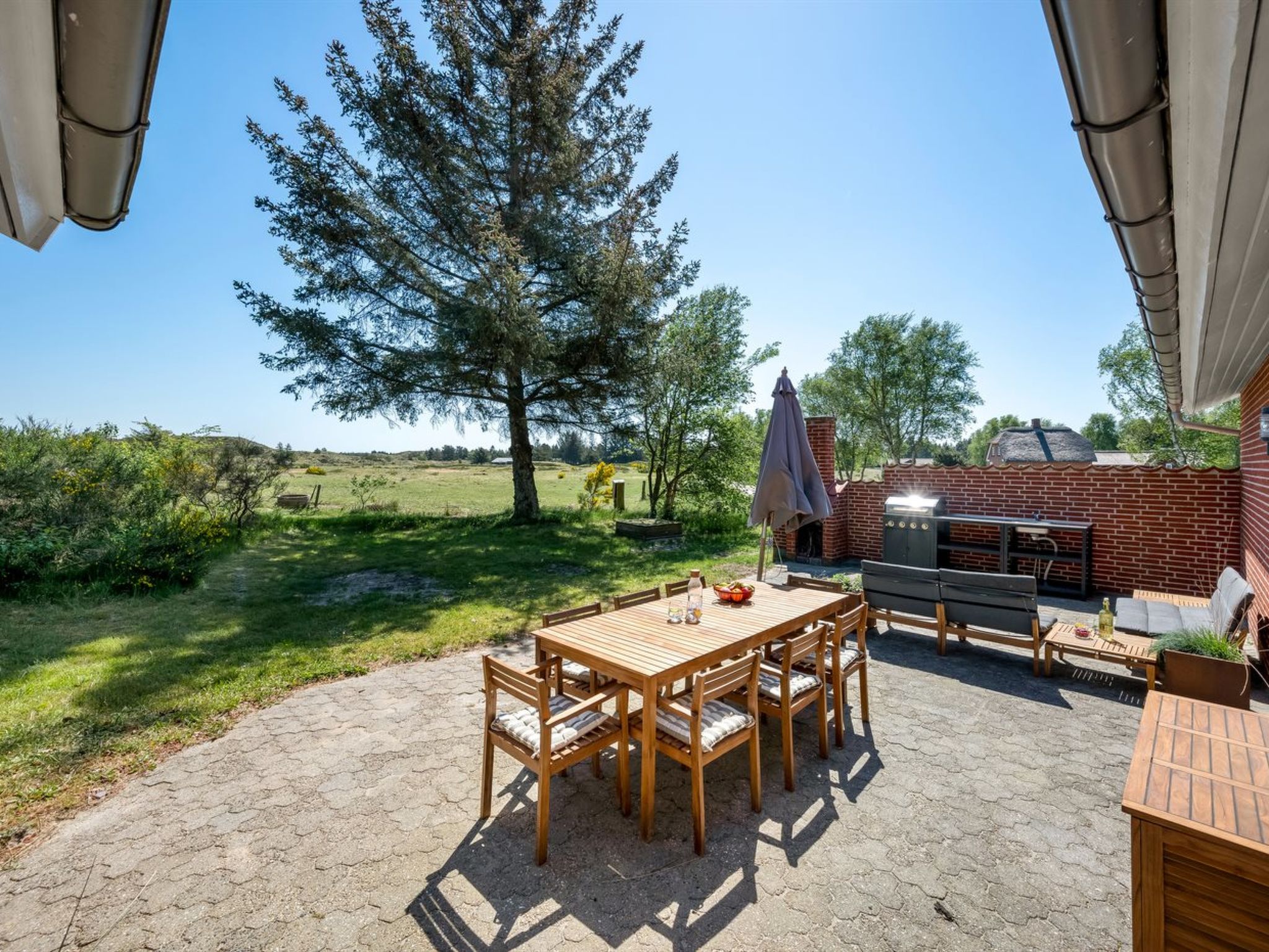"Anniesette" - 1.5km from the sea-Buiten