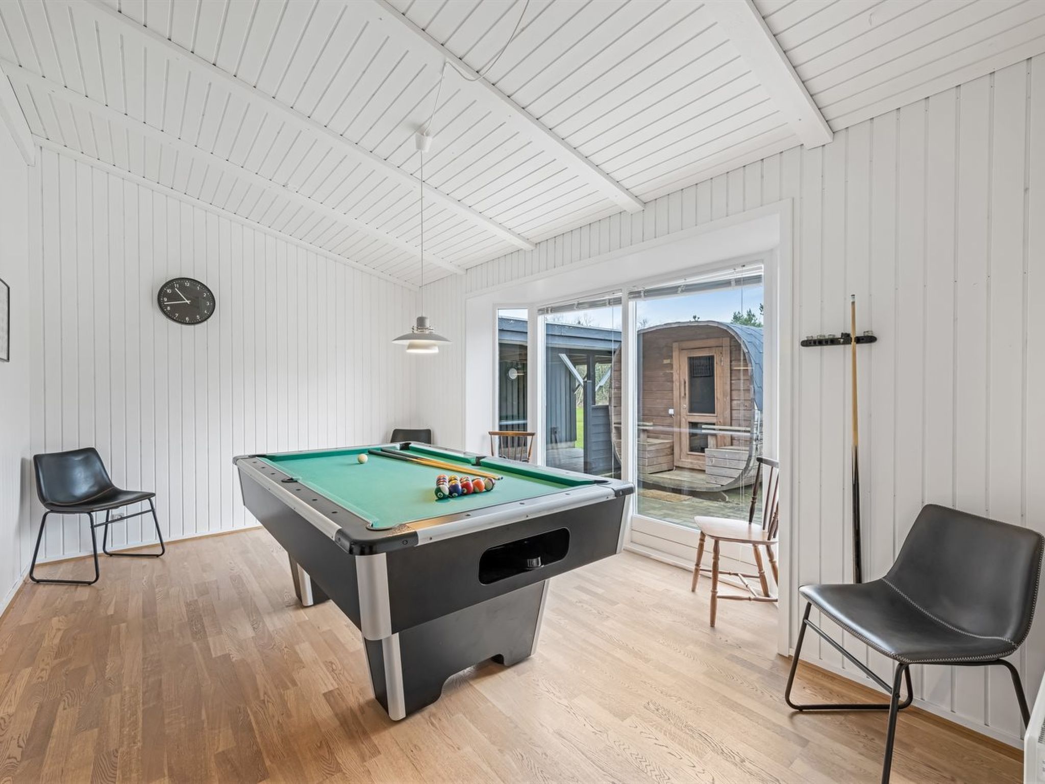"Orm" - 2.3km from the sea - Binnen