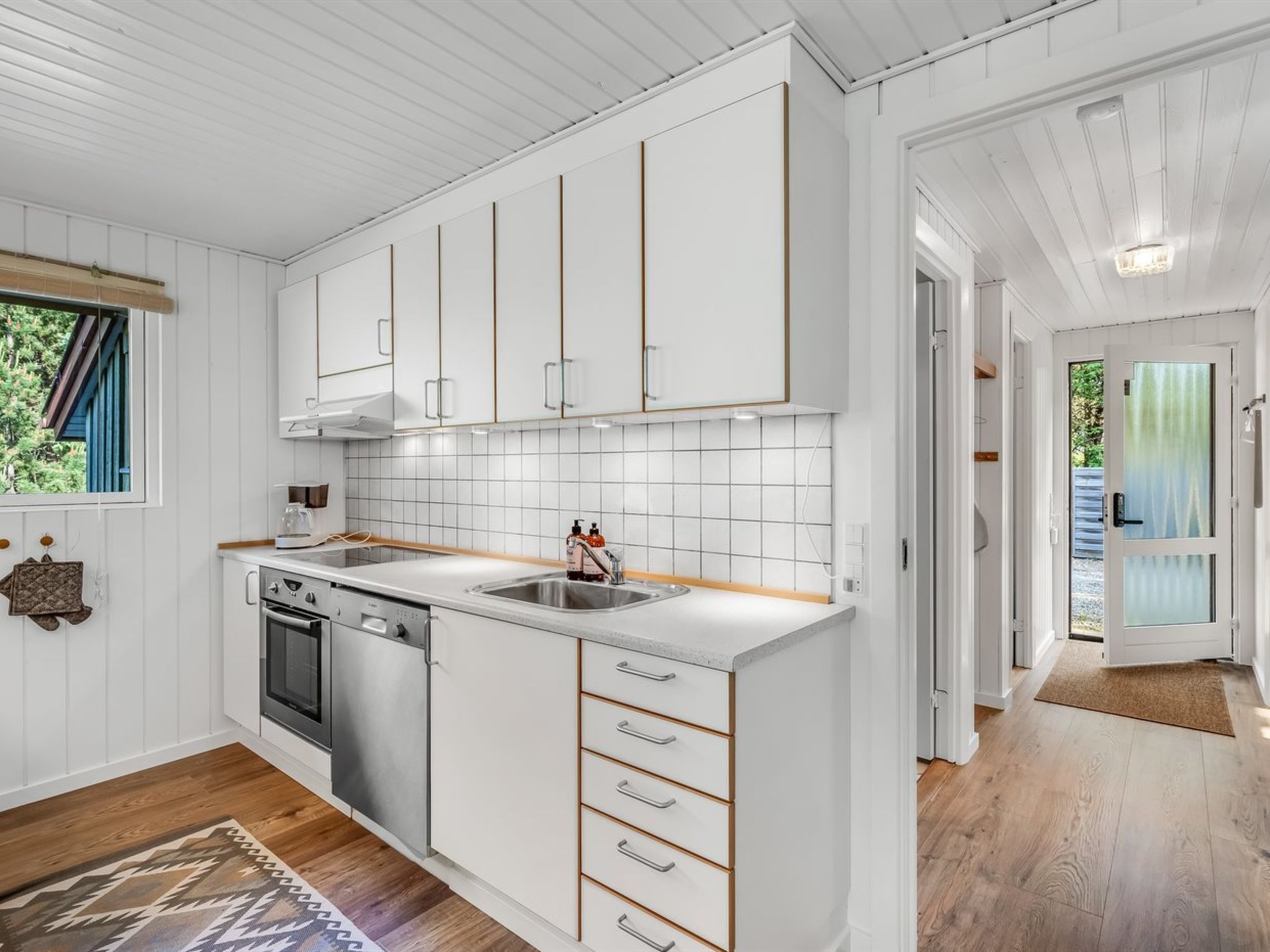 "Yngvy" - 1.3km from the sea - Binnen