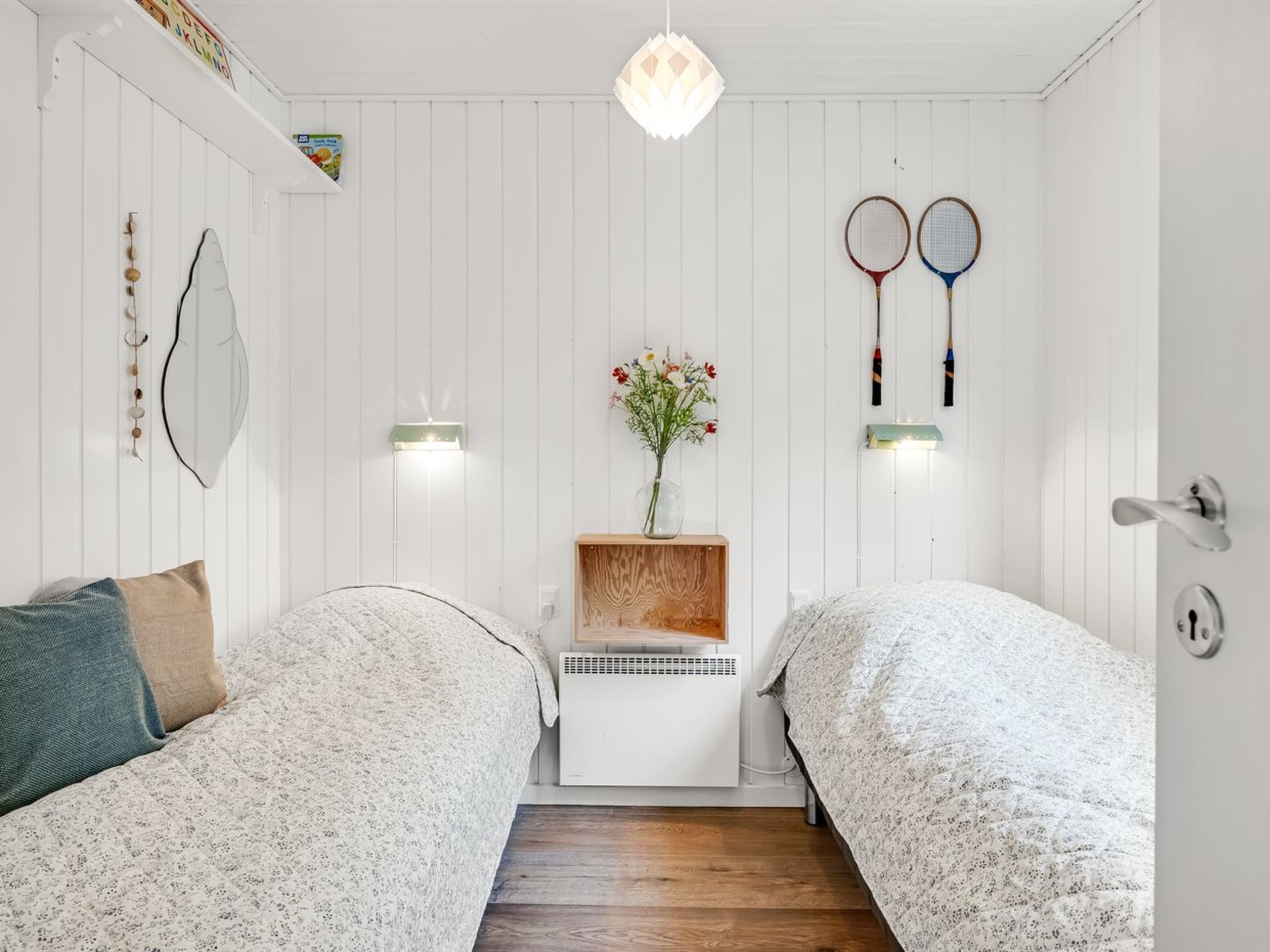 "Yngvy" - 1.3km from the sea - Binnen