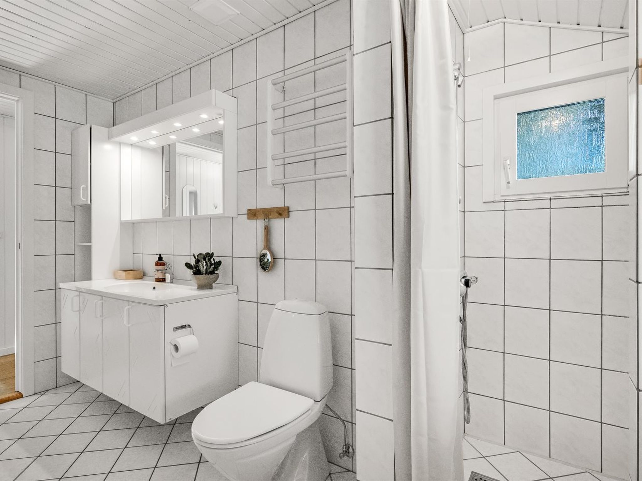 "Yngvy" - 1.3km from the sea - Binnen