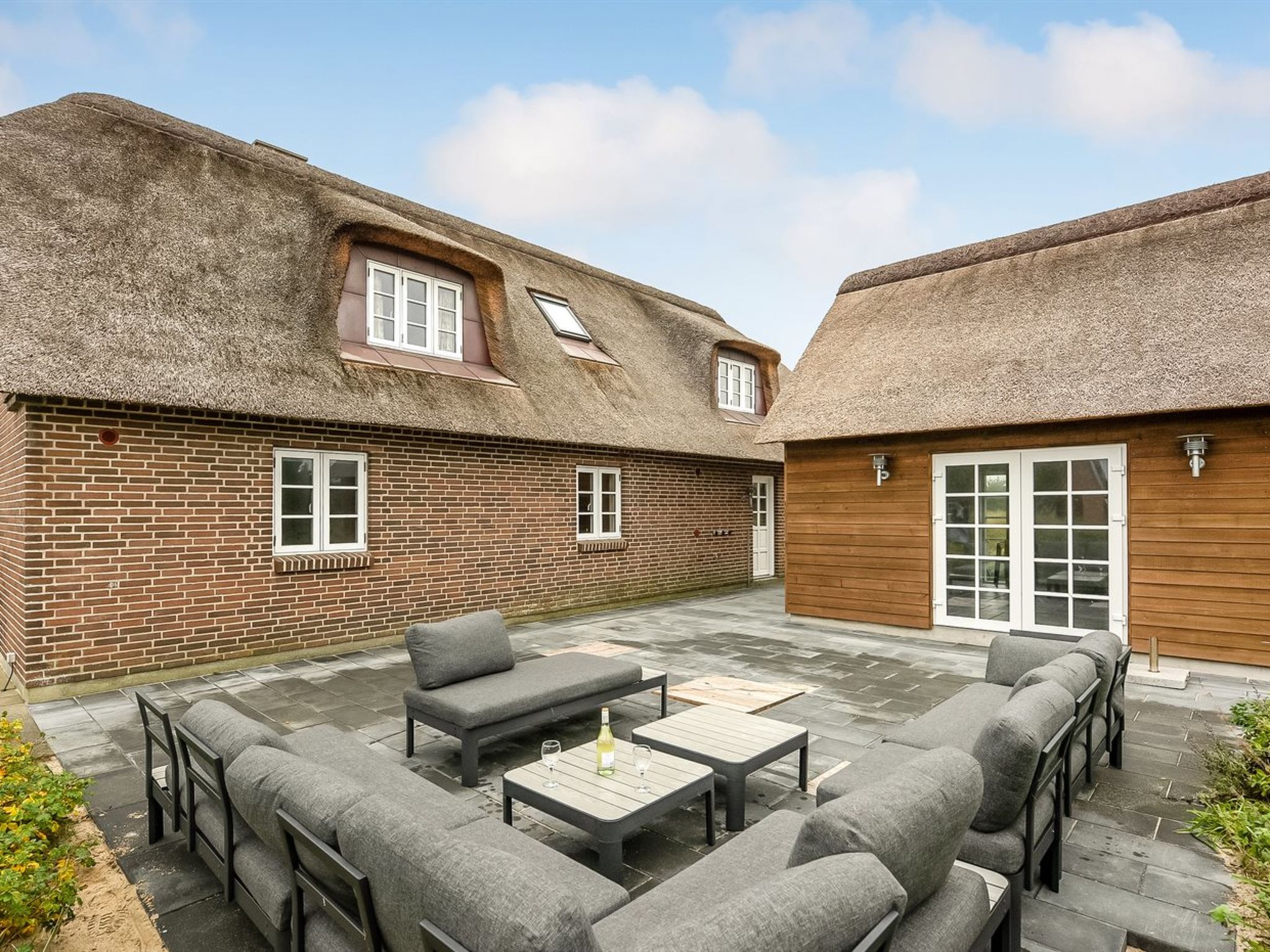 "Adia" - 300m from the sea-Buiten
