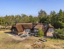 Ruim vakantiehuis met privézwembad en sauna op 2,5 km van de zee in Blåvand - thumbnail 1