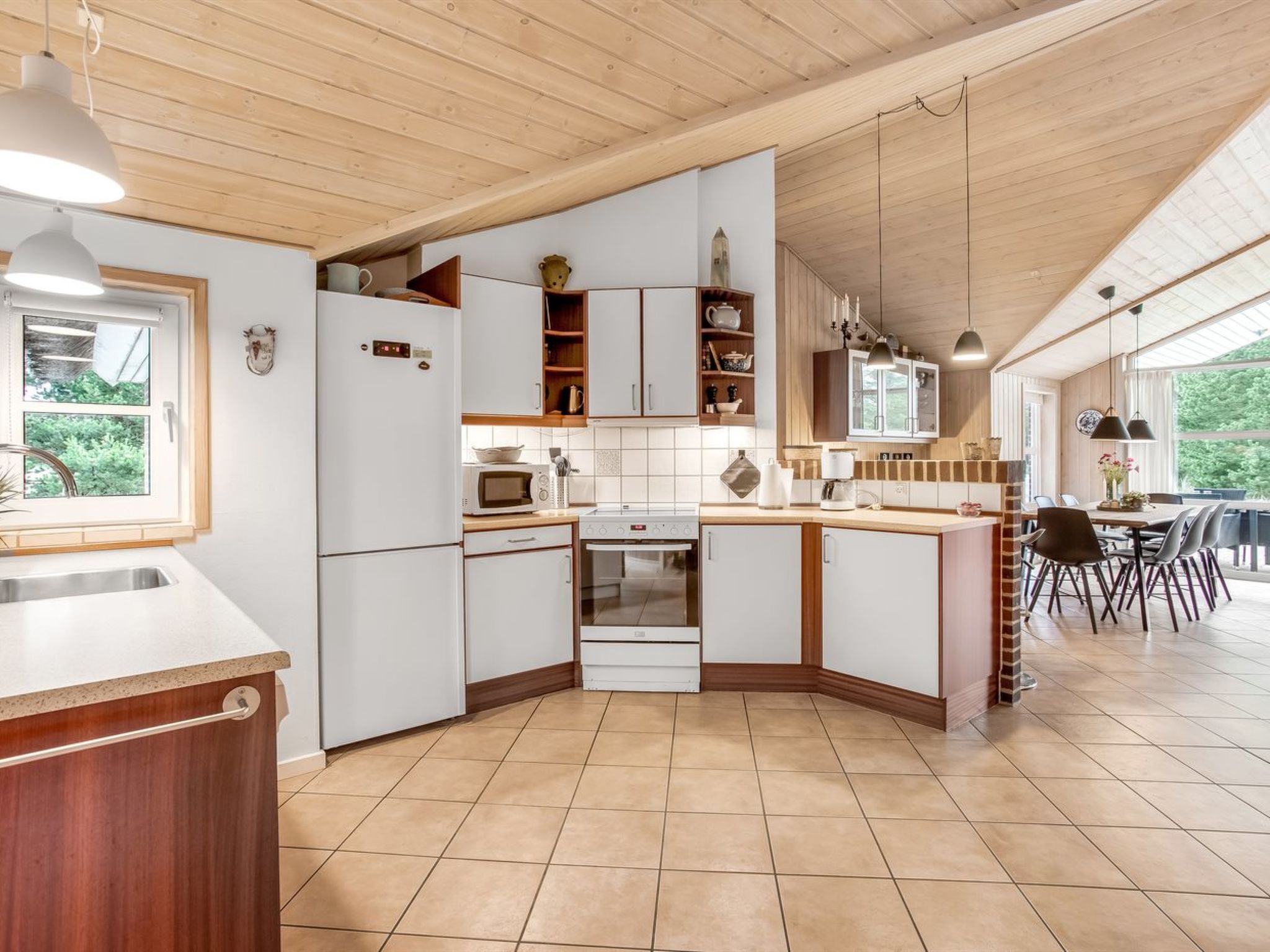 "Ronna" - 2.2km from the sea - Binnen