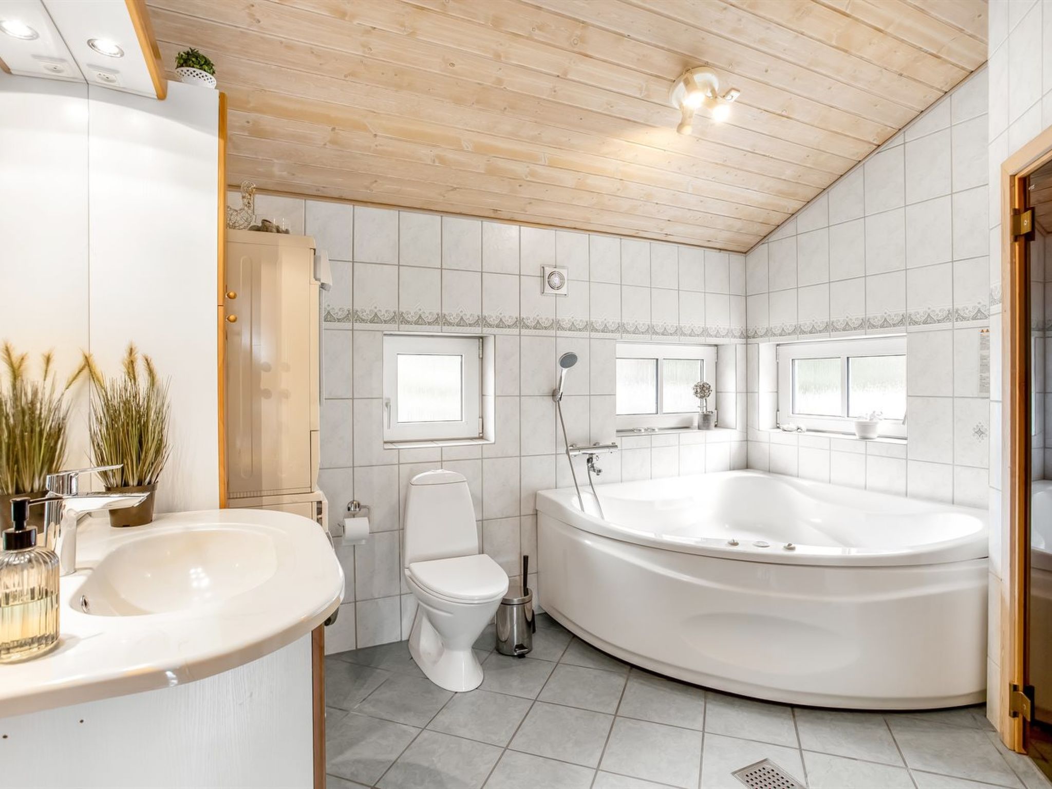 "Ronna" - 2.2km from the sea - Binnen