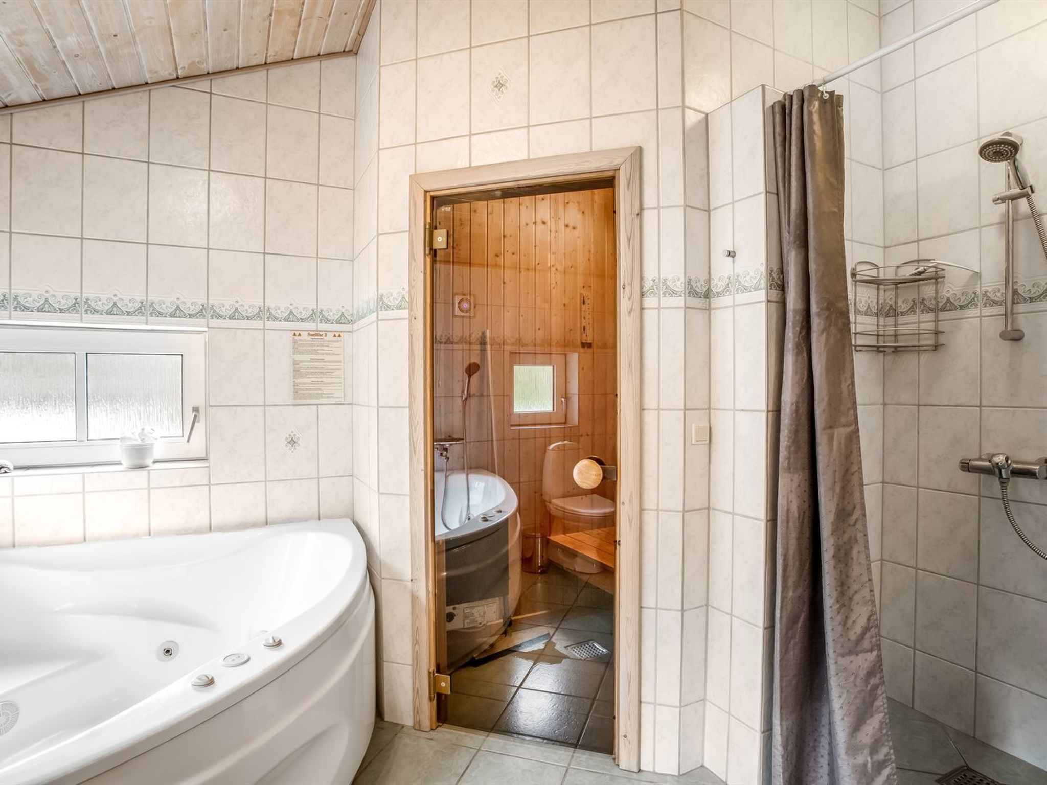 "Ronna" - 2.2km from the sea - Binnen