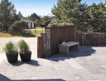 Zonovergoten gezinswoning Rasmina met grote tuin, 1.2 km van strand - thumbnail 4