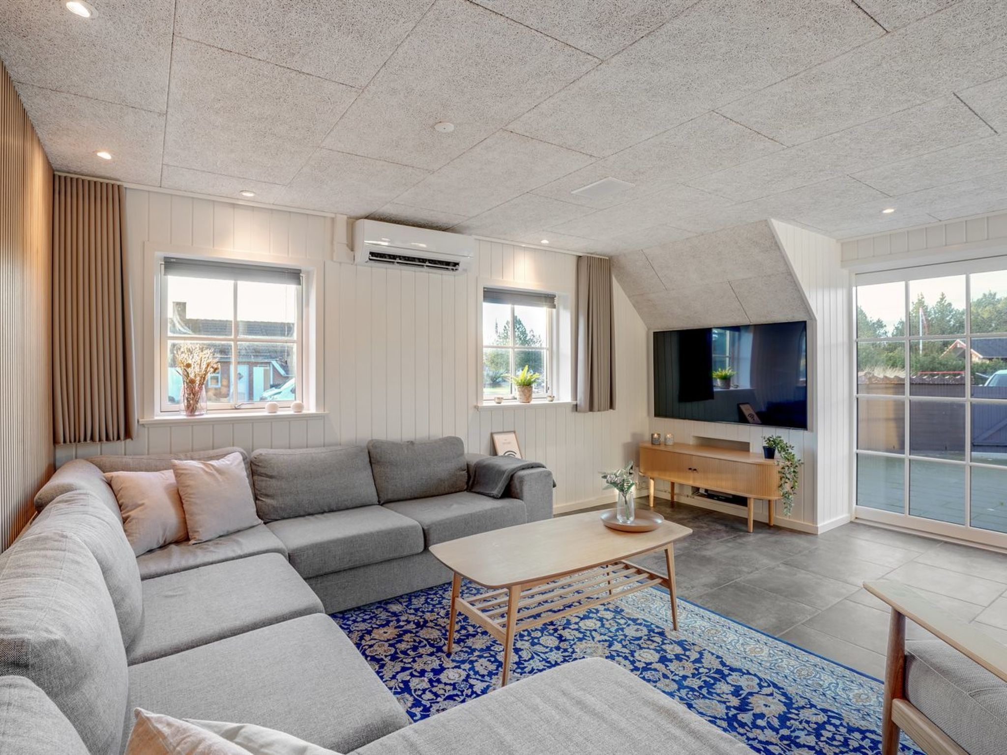 "Oskari" - 1.3km from the sea - Inside