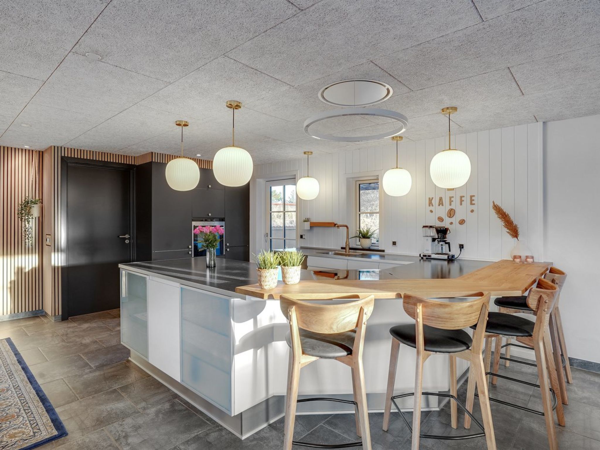 "Oskari" - 1.3km from the sea - Inside
