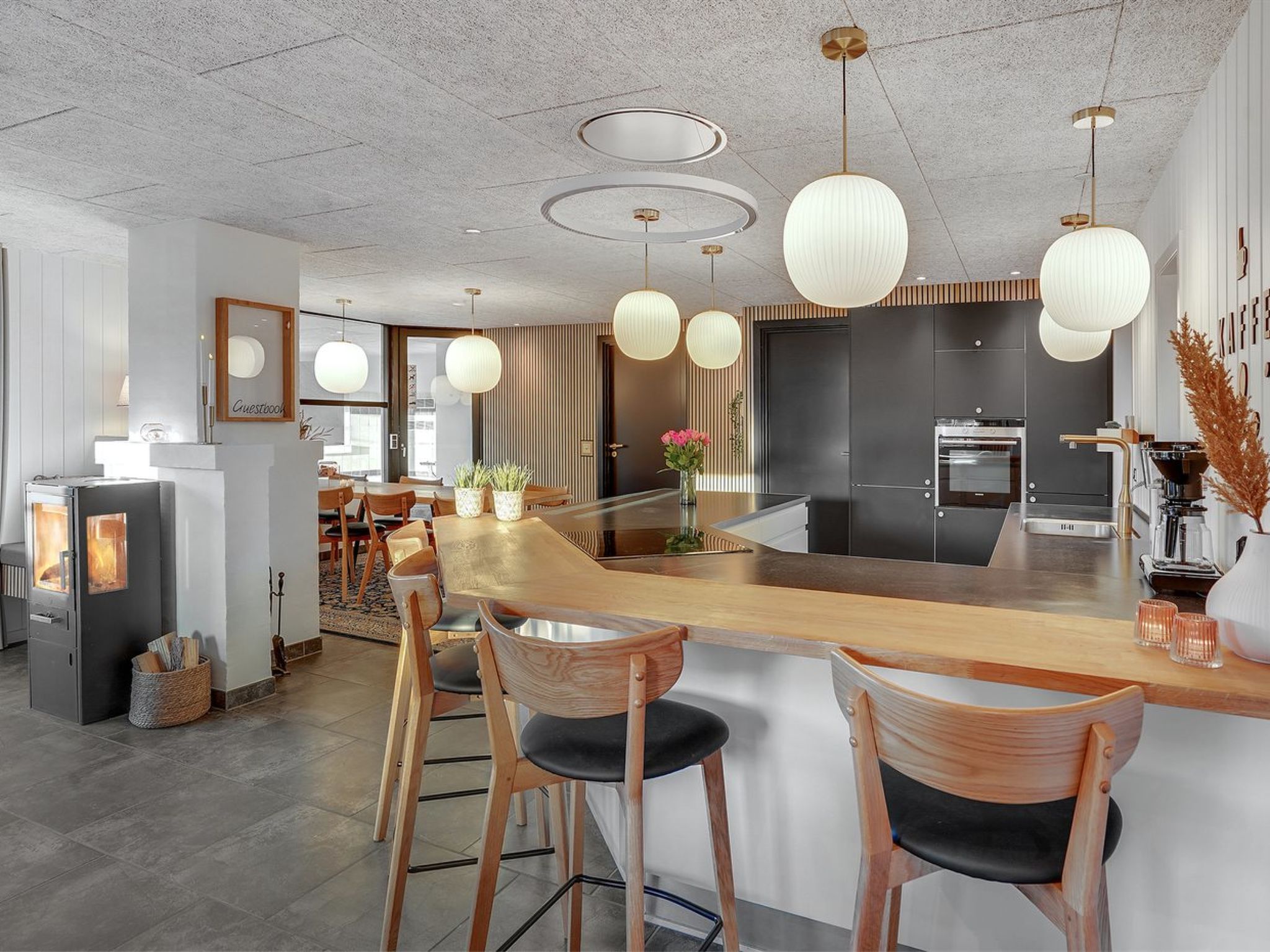 "Oskari" - 1.3km from the sea - Inside