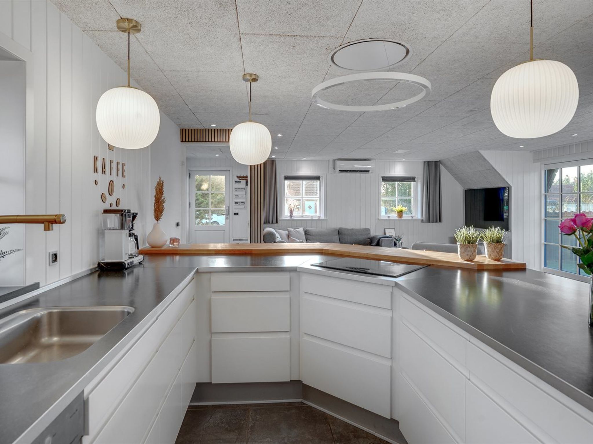 "Oskari" - 1.3km from the sea - Inside