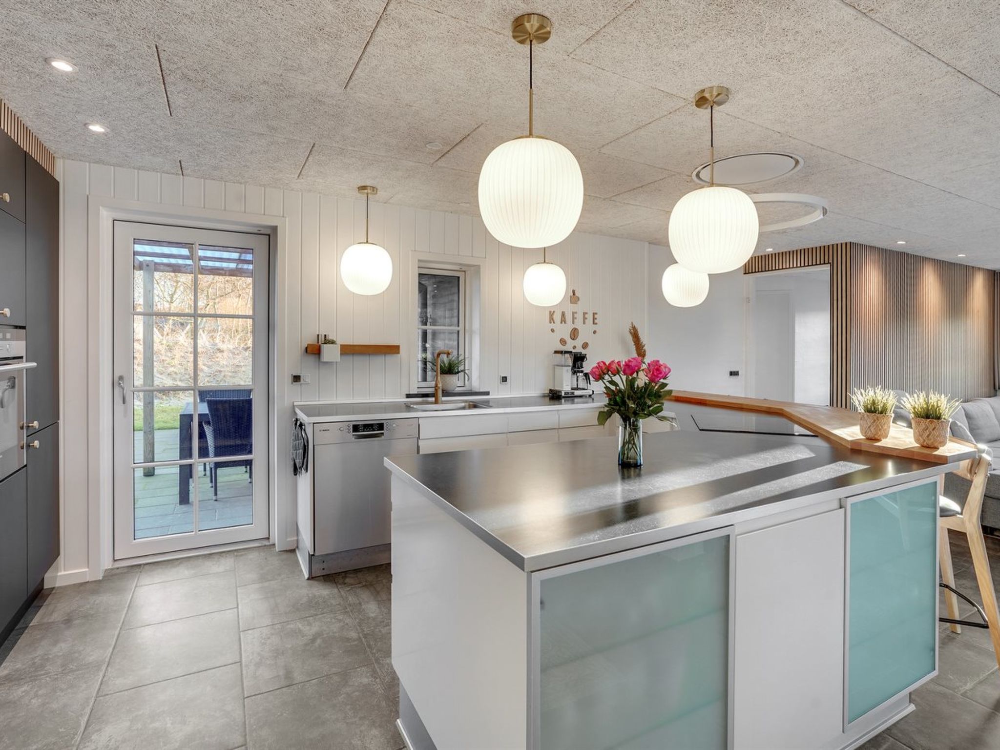 "Oskari" - 1.3km from the sea - Inside