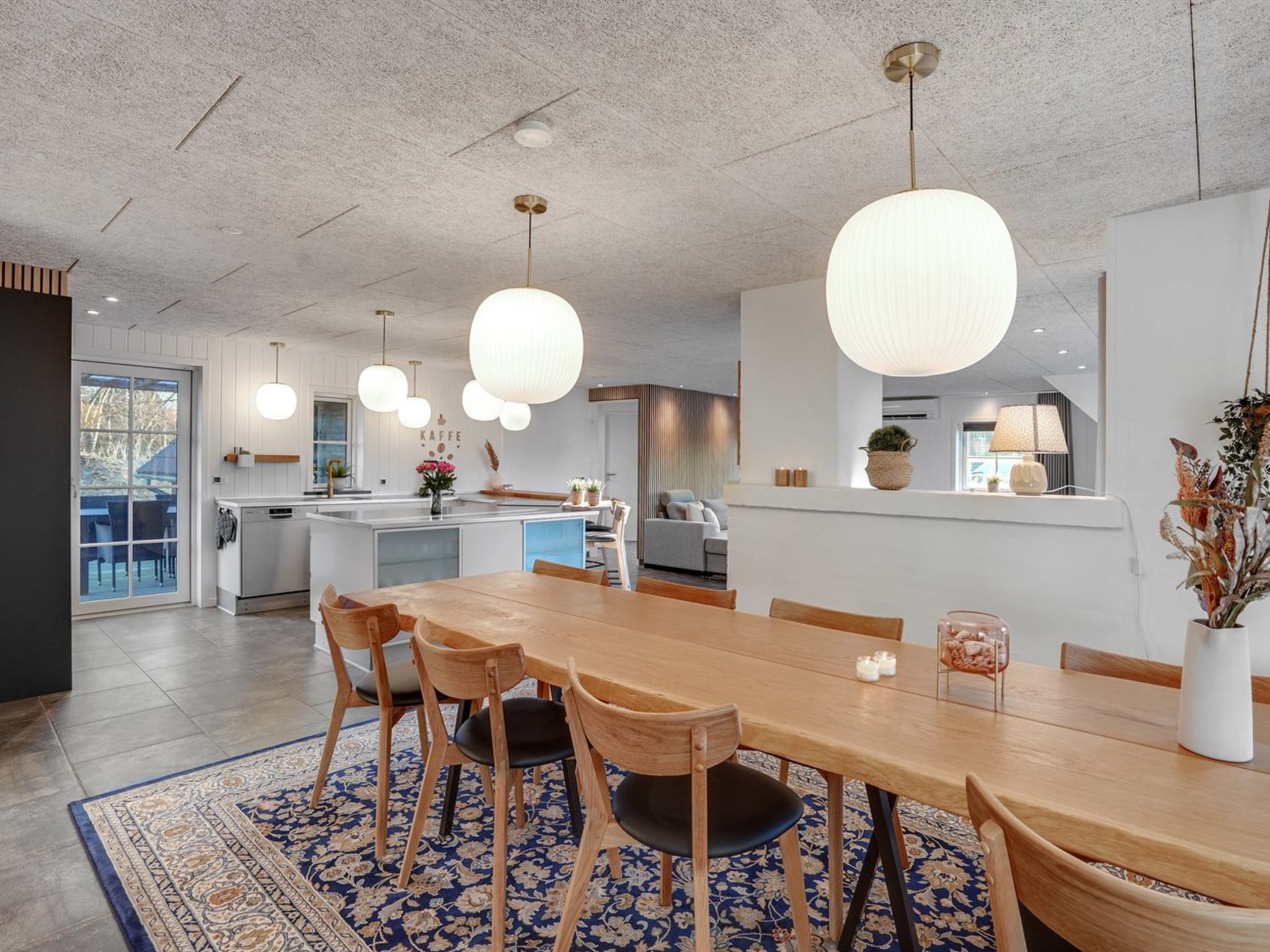 "Oskari" - 1.3km from the sea - Inside