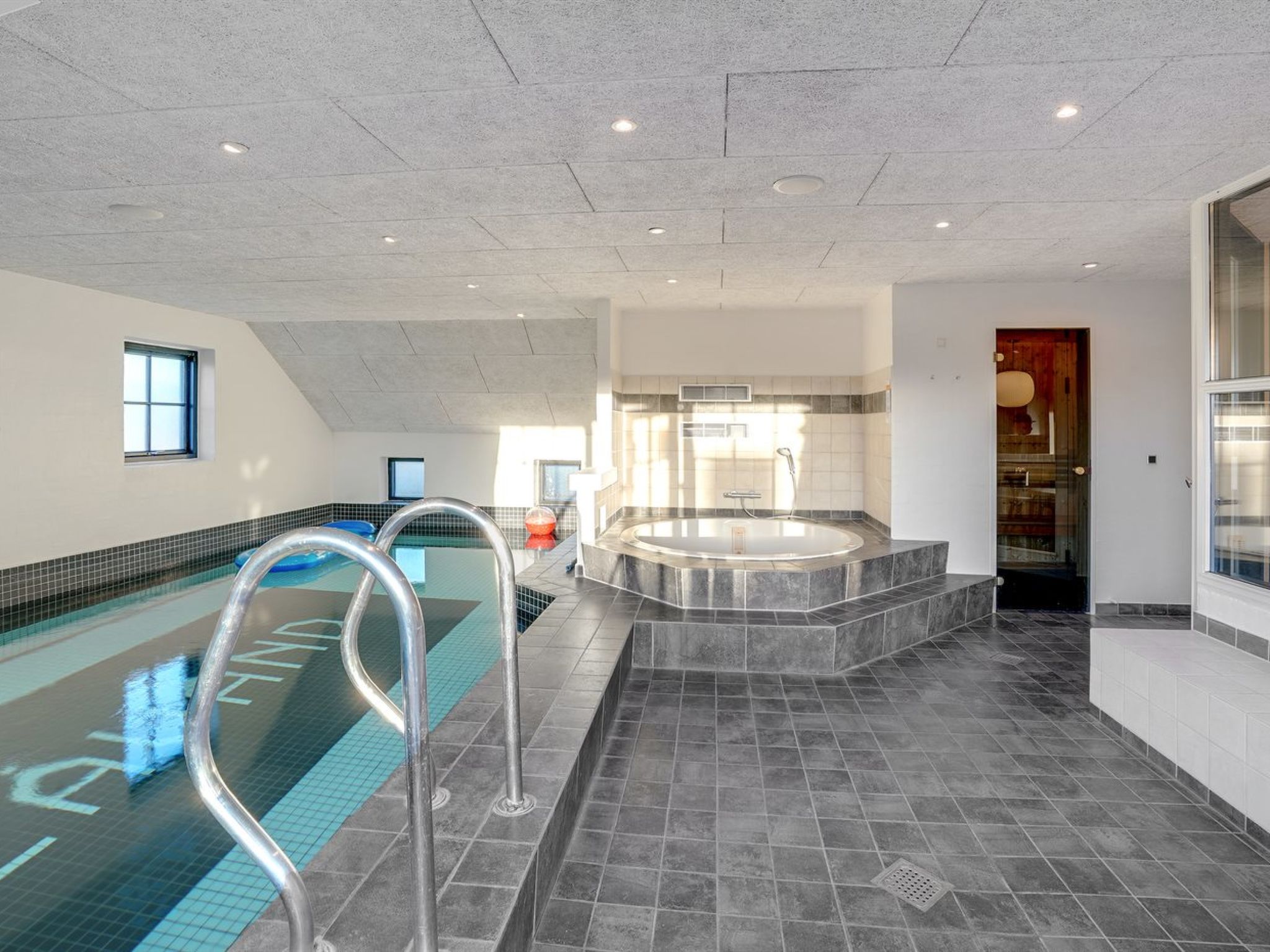 "Oskari" - 1.3km from the sea - Inside