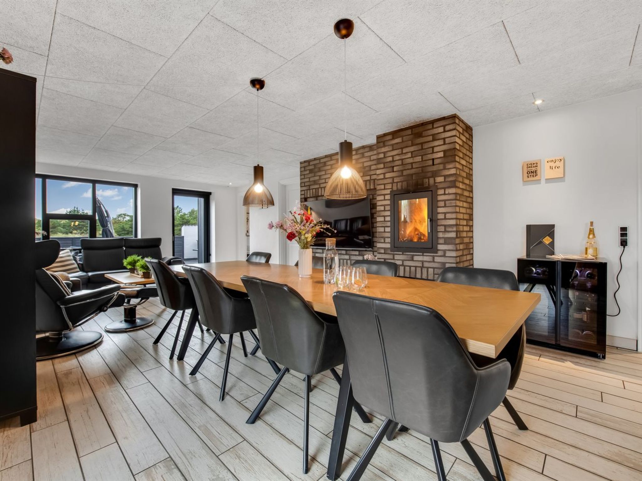 "Nona" - 1.1km from the sea - Binnen