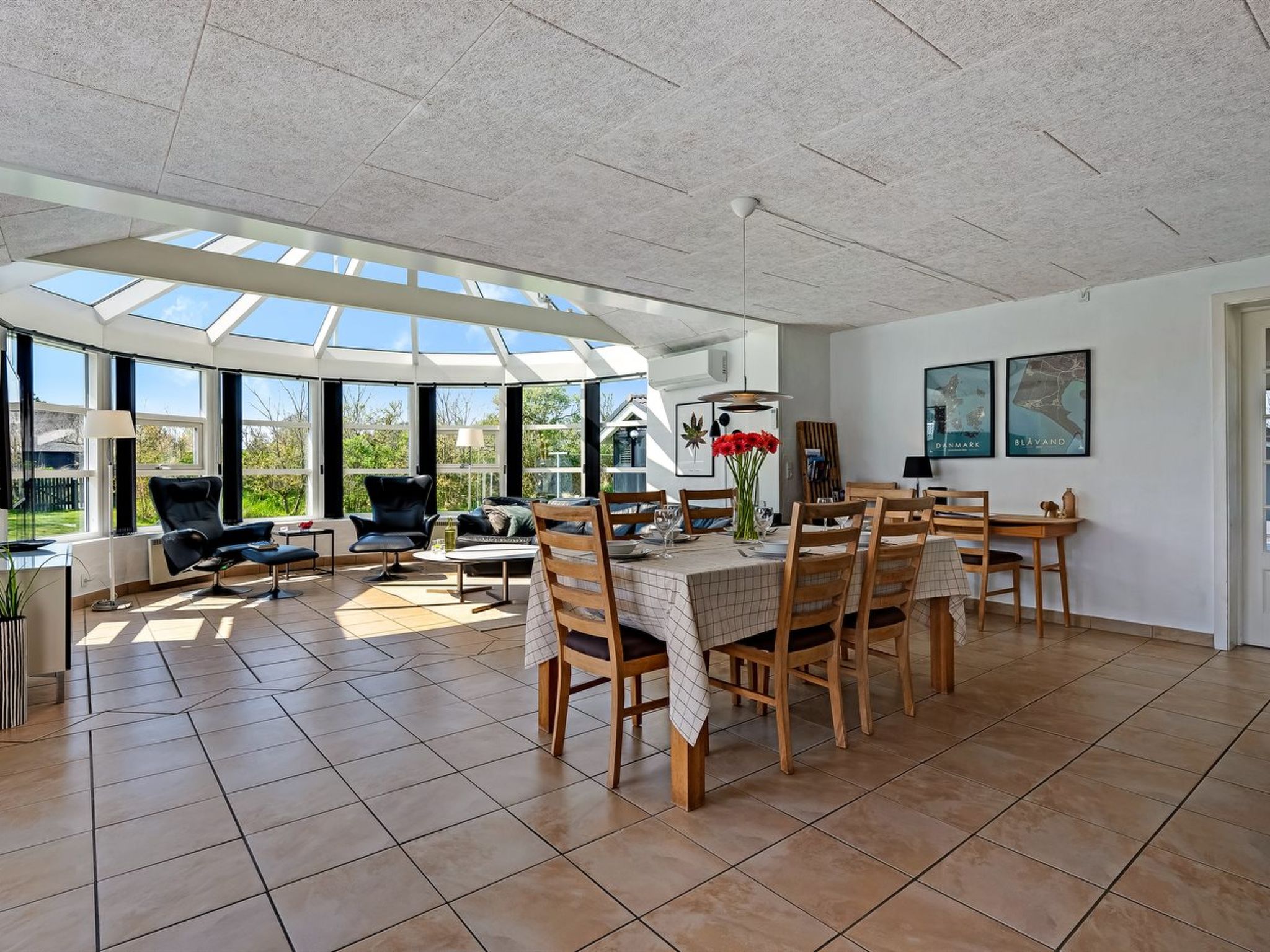 "Svenn" - 400m from the sea - Drinnen