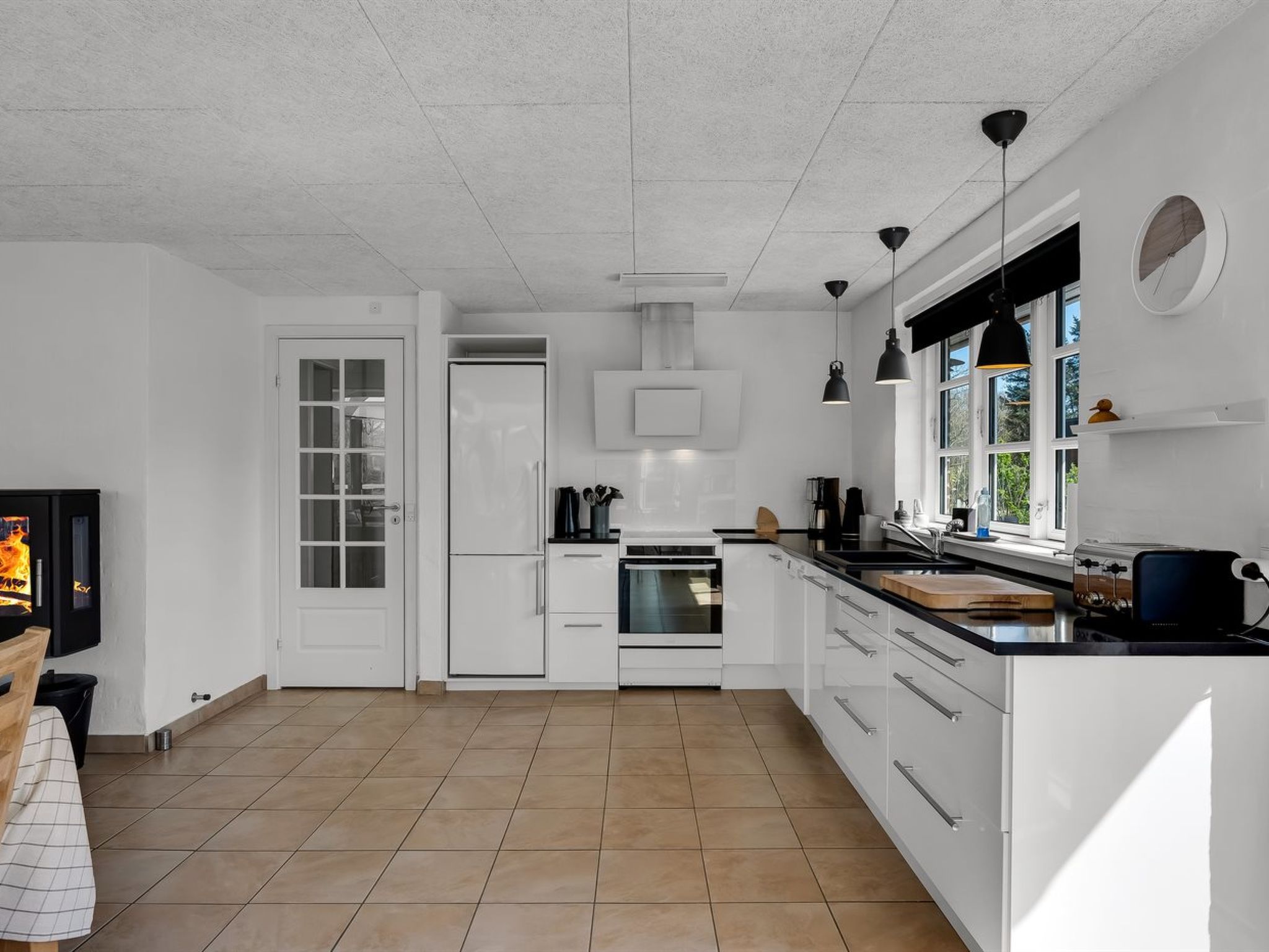 "Svenn" - 400m from the sea - Drinnen