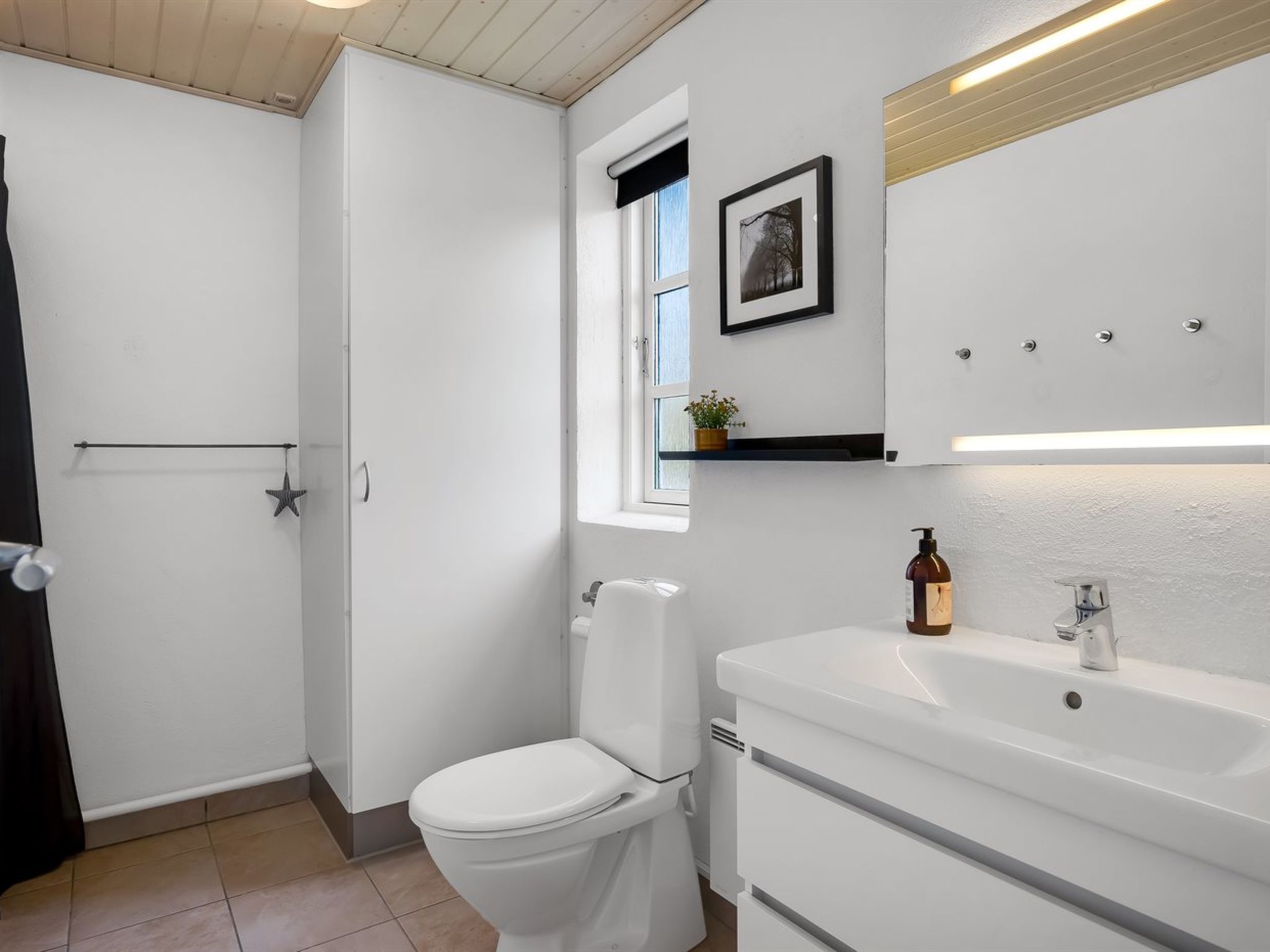 "Svenn" - 400m from the sea - Drinnen