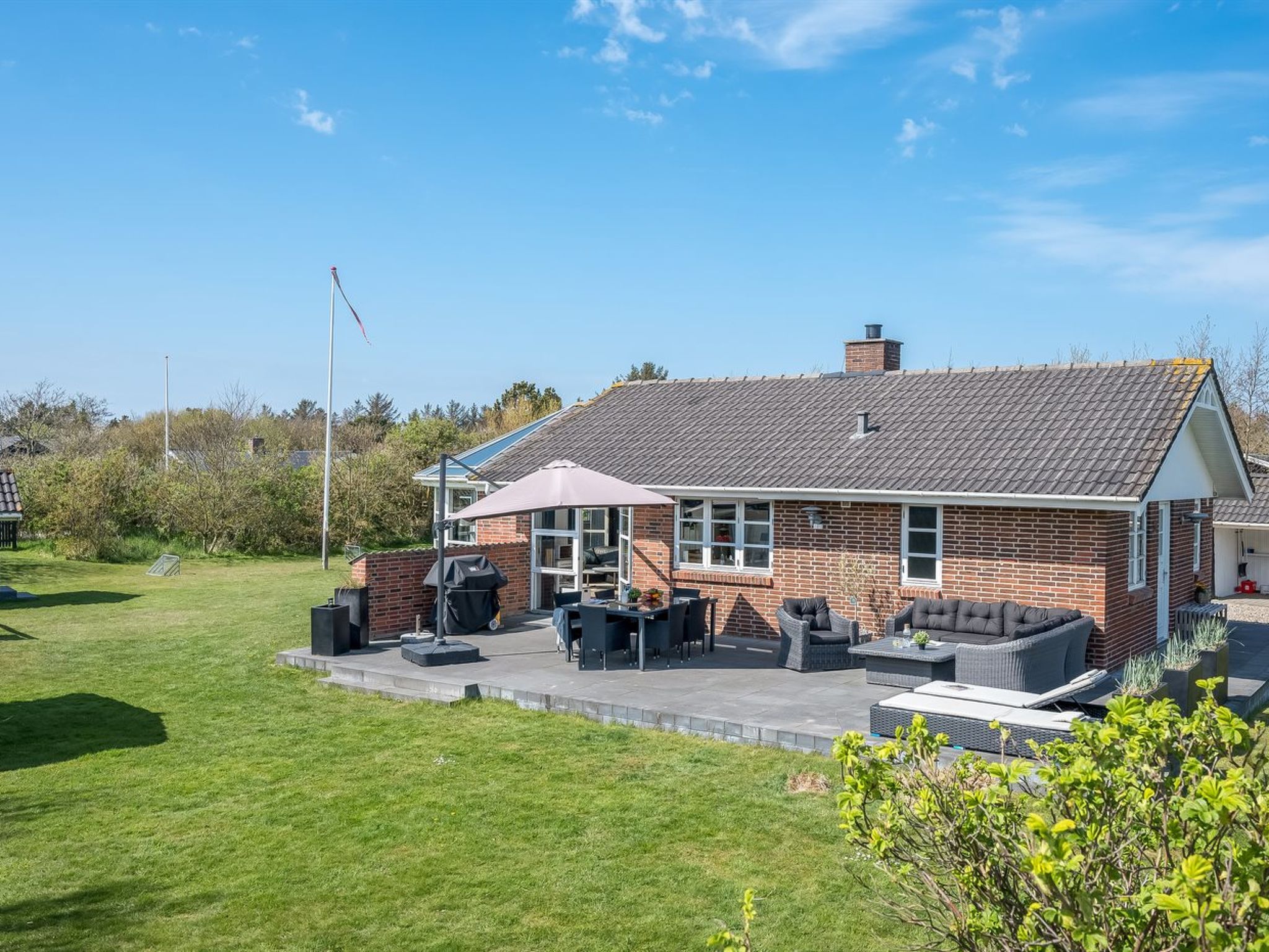 "Svenn" - 400m from the sea - Drinnen