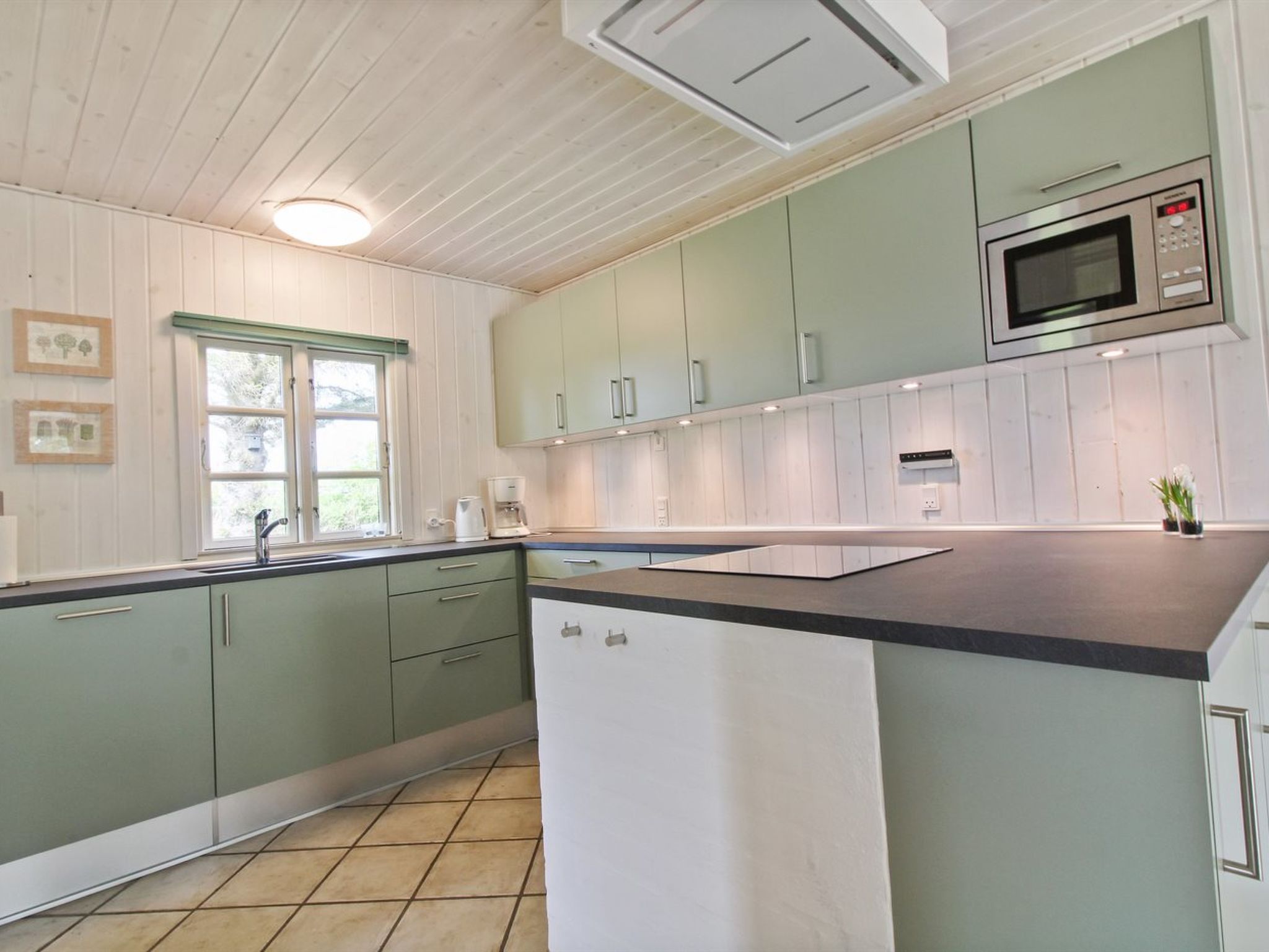 "Hillmari" - 200m from the sea-Binnen